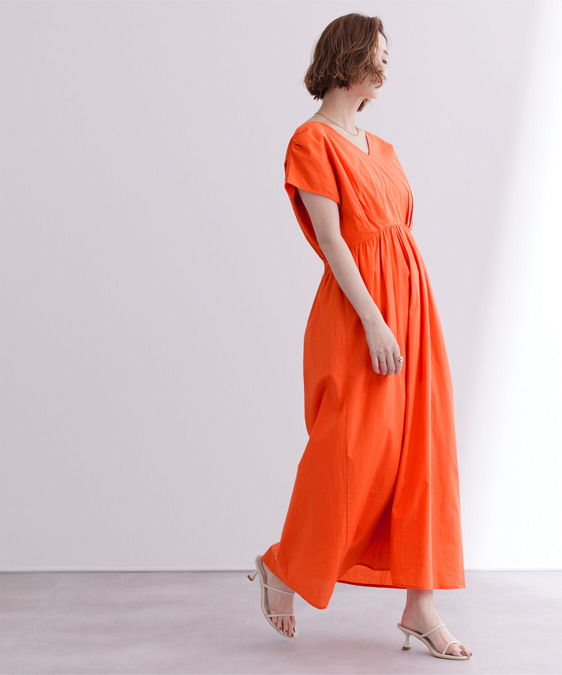 ur's「コットンVネックフレンチスリーブワンピース」|ワンピース|