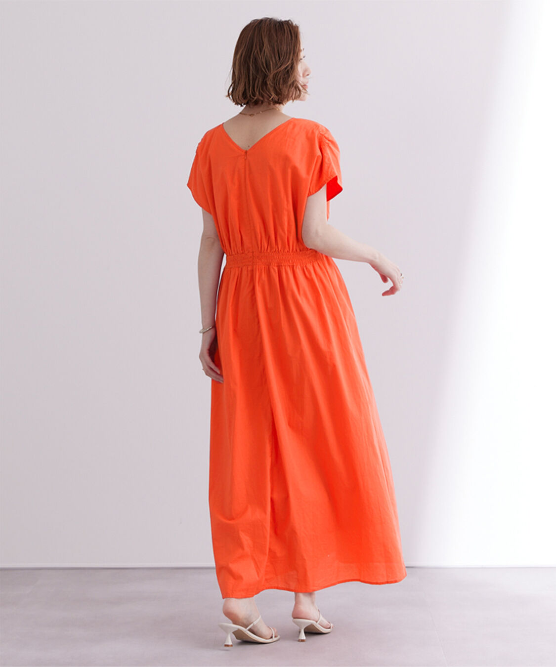 ur's「コットンVネックフレンチスリーブワンピース」|ワンピース|