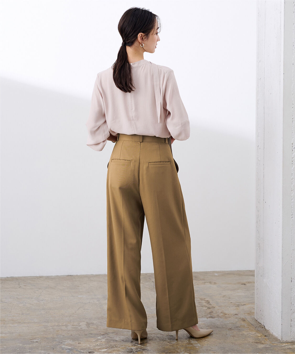 ur's「美シルエットワンタックワイドパンツ」|スラックス|