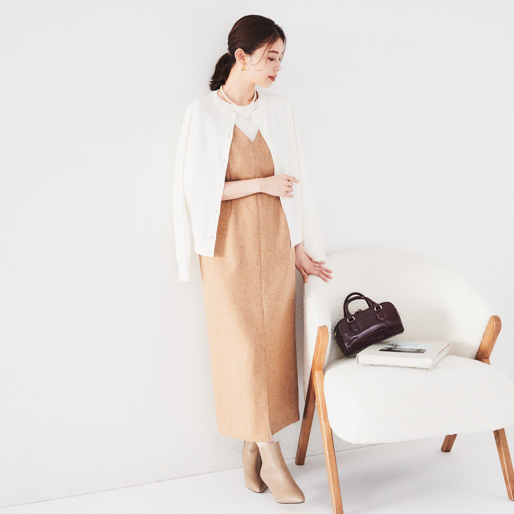 UNTITLED「【薄手素材/アンサンブル可能/】レーヨンストレッチ クルーネックカーディガン」|カーディガン|