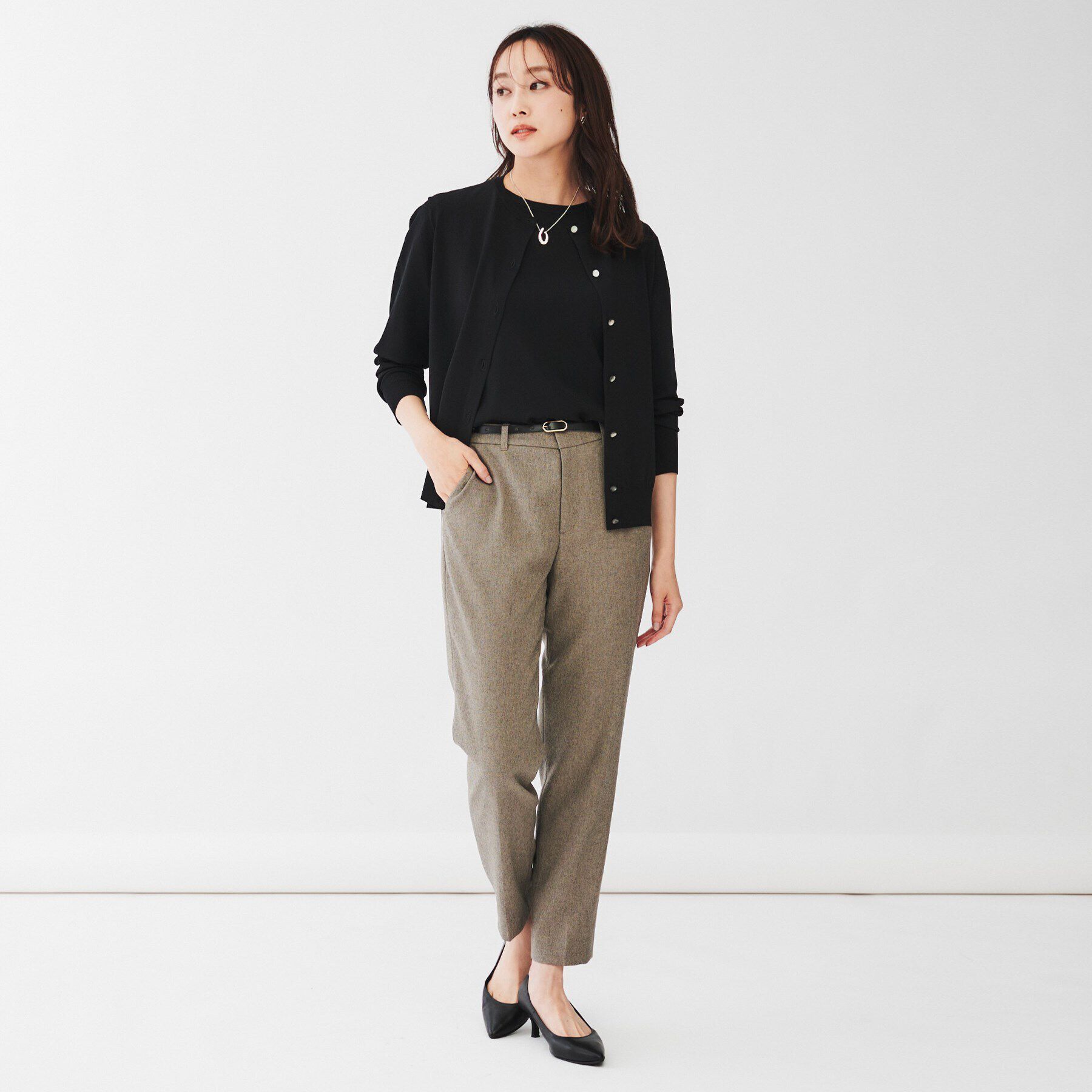 UNTITLED「【薄手素材/アンサンブル可能/】レーヨンストレッチ クルーネックカーディガン」|カーディガン|