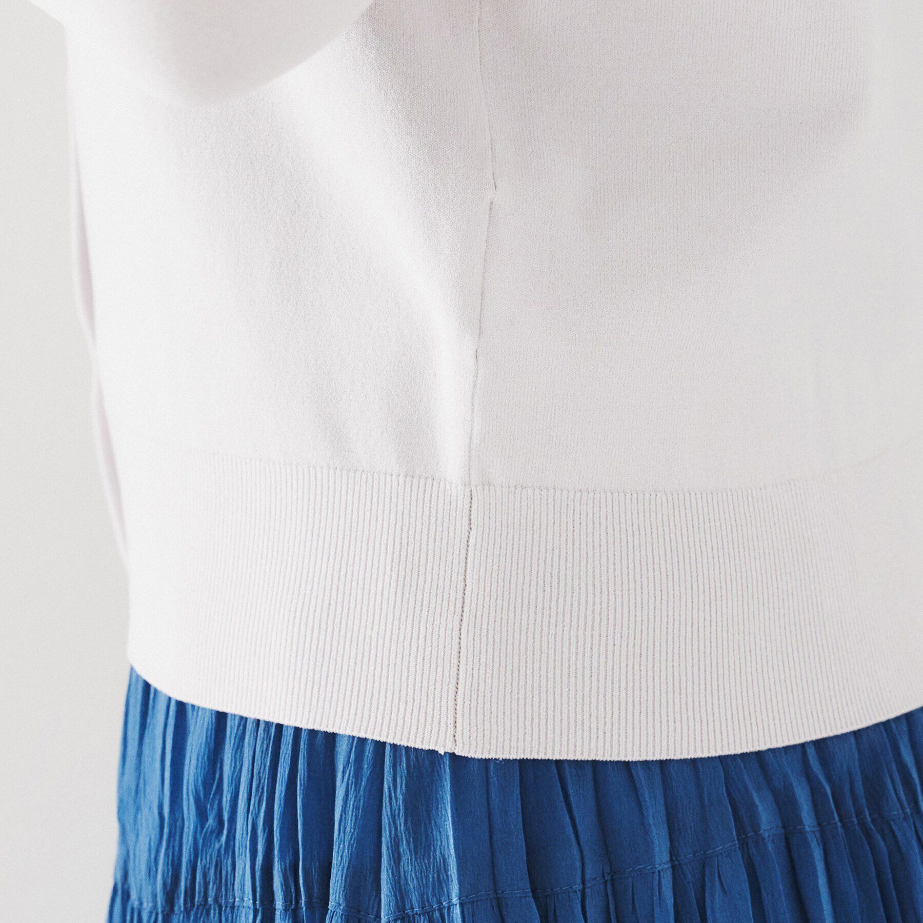 UNTITLED「【薄手素材/アンサンブル可能/】レーヨンストレッチ クルーネックカーディガン」|カーディガン|