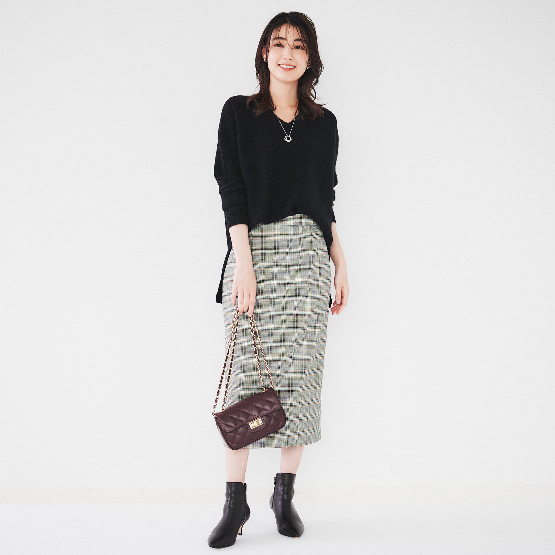 UNTITLED「【体型カバー/日本製/洗える】ウールシルクカシミヤミックス Vネックプルオーバーニット」|ニット・セーター|