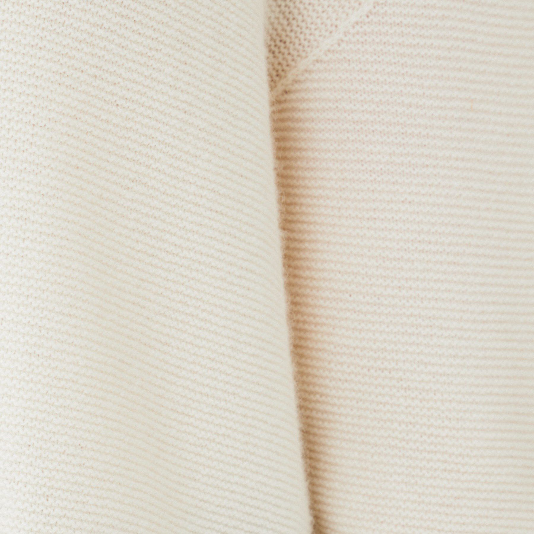 UNTITLED「【体型カバー/日本製/洗える】ウールシルクカシミヤミックス Vネックプルオーバーニット」|ニット・セーター|