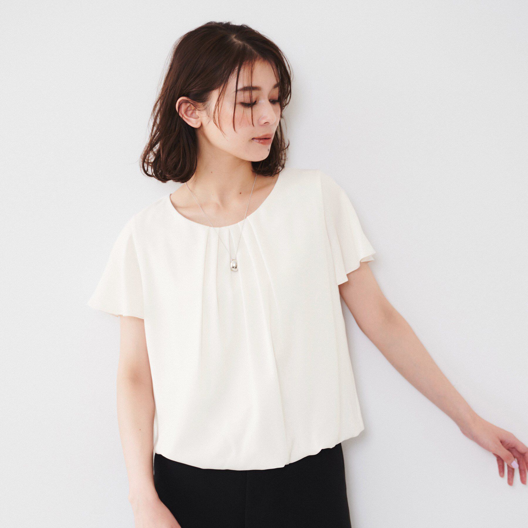 UNTITLED「【通勤/二の腕カバー】タックデザインブラウス」|シャツ・ブラウス|グレージュ(050)