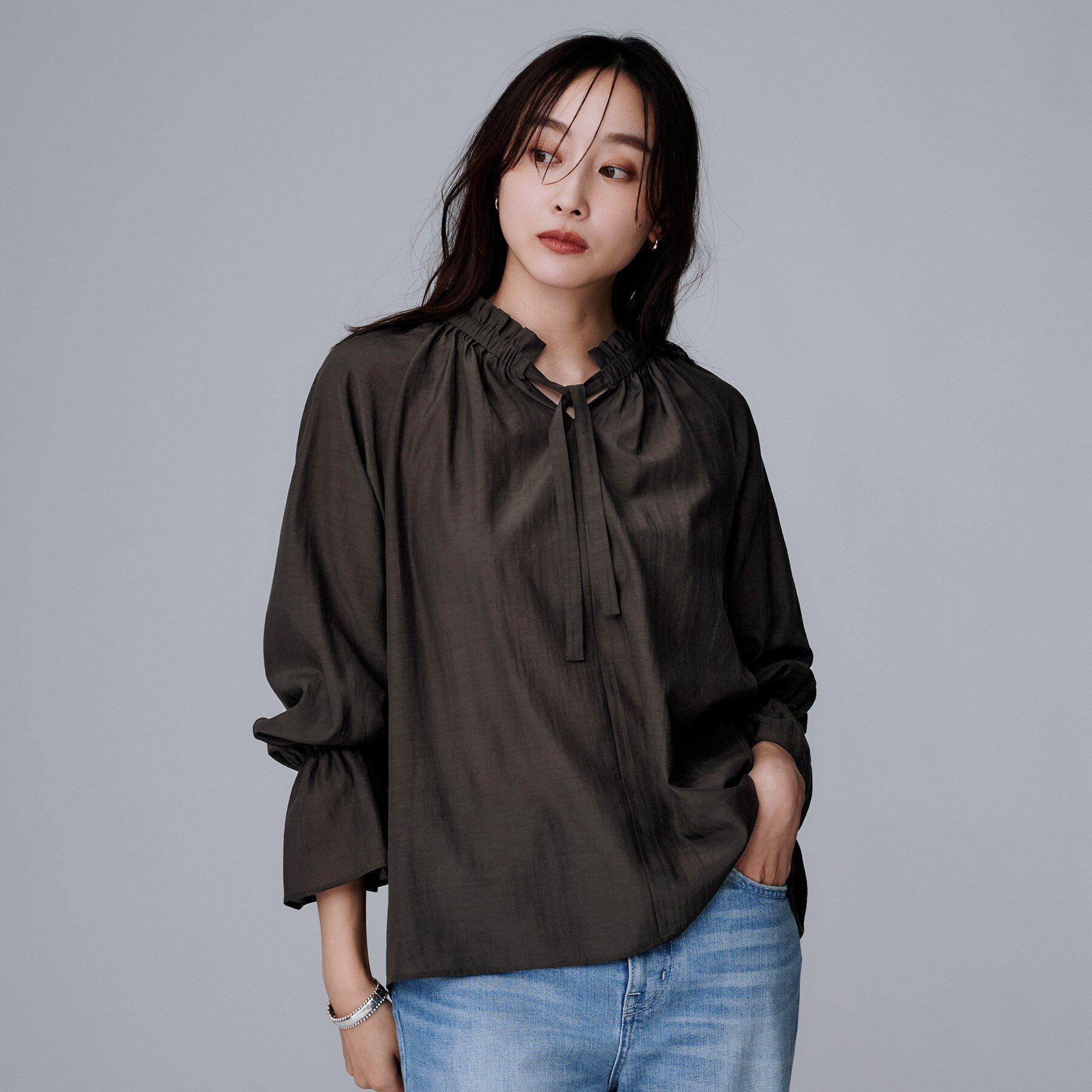 UNTITLED「【キャンディスリーブ/エレガント】フリルギャザーネックブラウス」|シャツ・ブラウス|