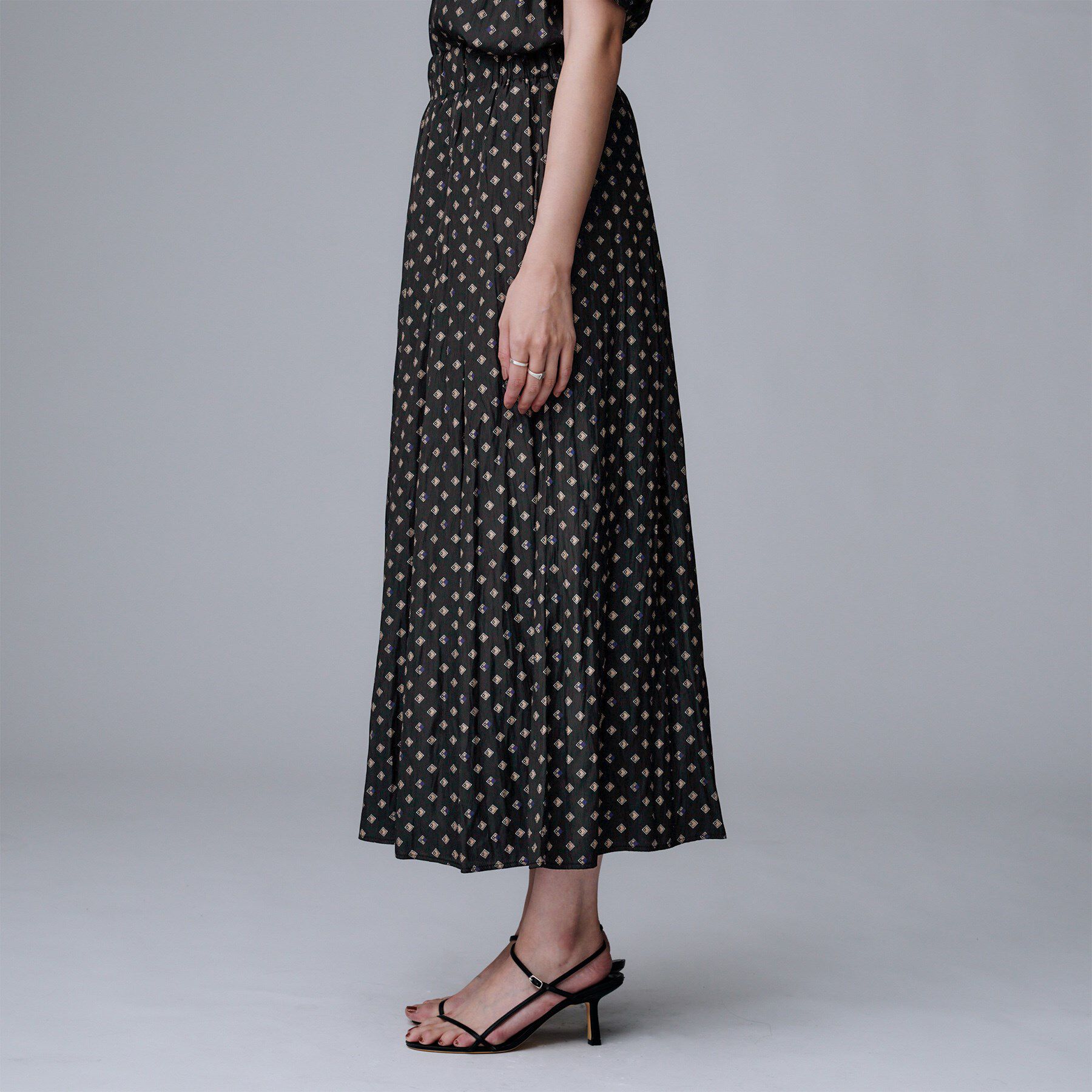 UNTITLED「【セットアップ可/ウエストゴム/リラクシー】スクエアジオメ柄スカーチョ」|その他|