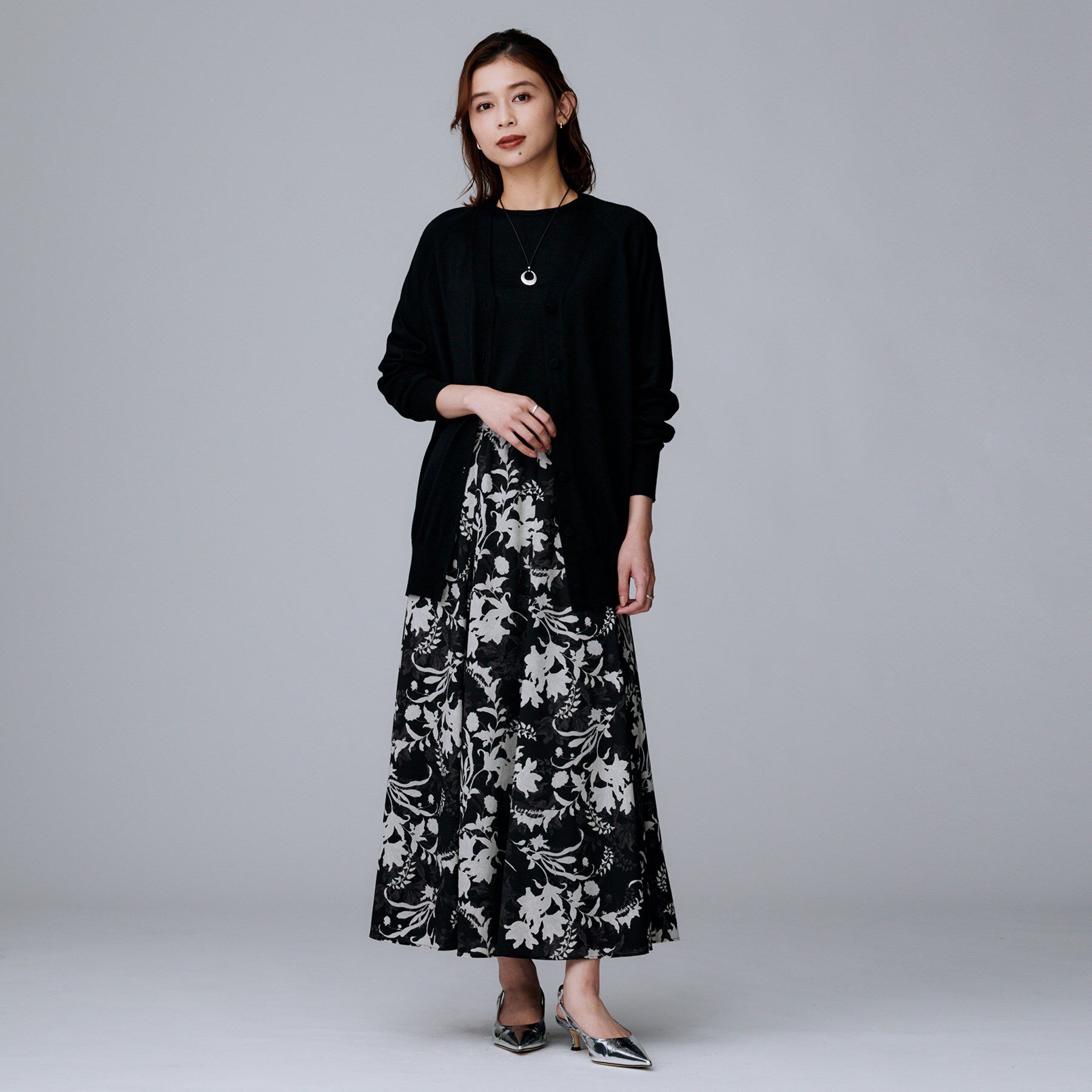 UNTITLED「【アンサンブル可/洗える/Vネック】ウールシルクカーディガン」|カーディガン|