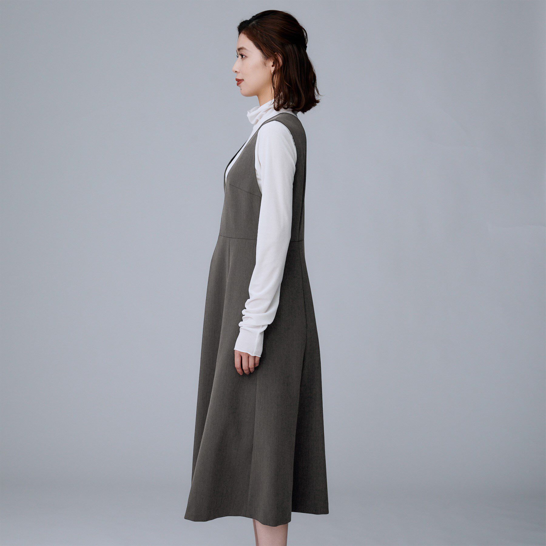 UNTITLED「【Aライン/ワンピース】Vネックジャンパースカート」|ワンピース|