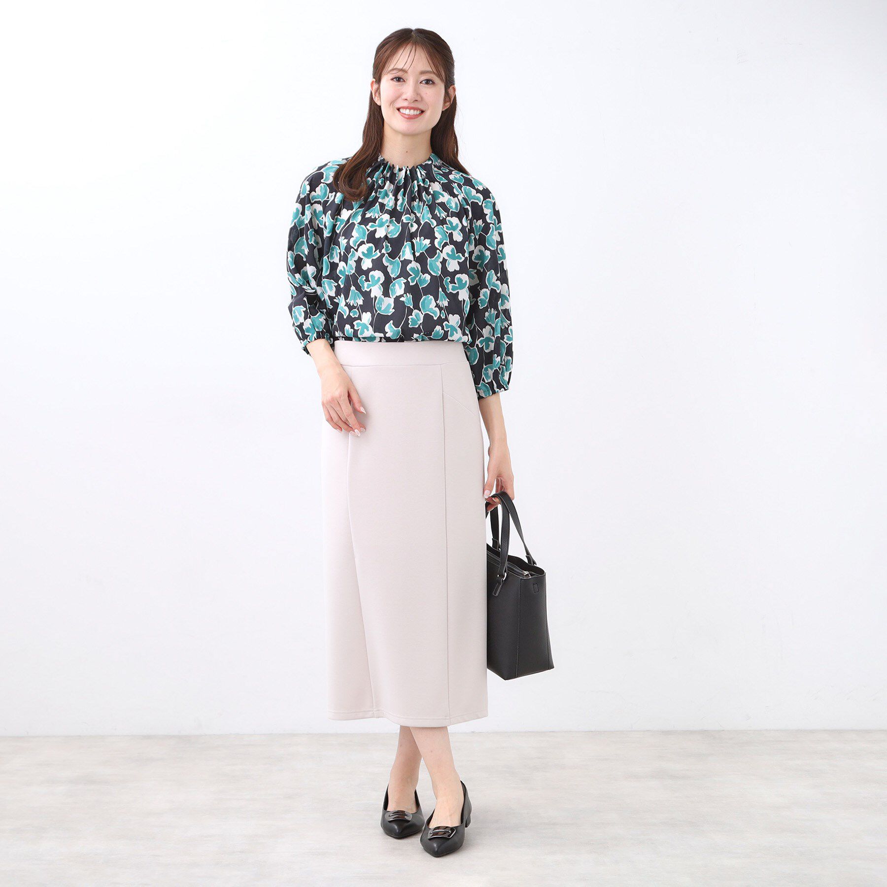 Reflect「【ジャケットのインナーにおすすめ◎】花柄タックデザインブブラウス」|シャツ・ブラウス|