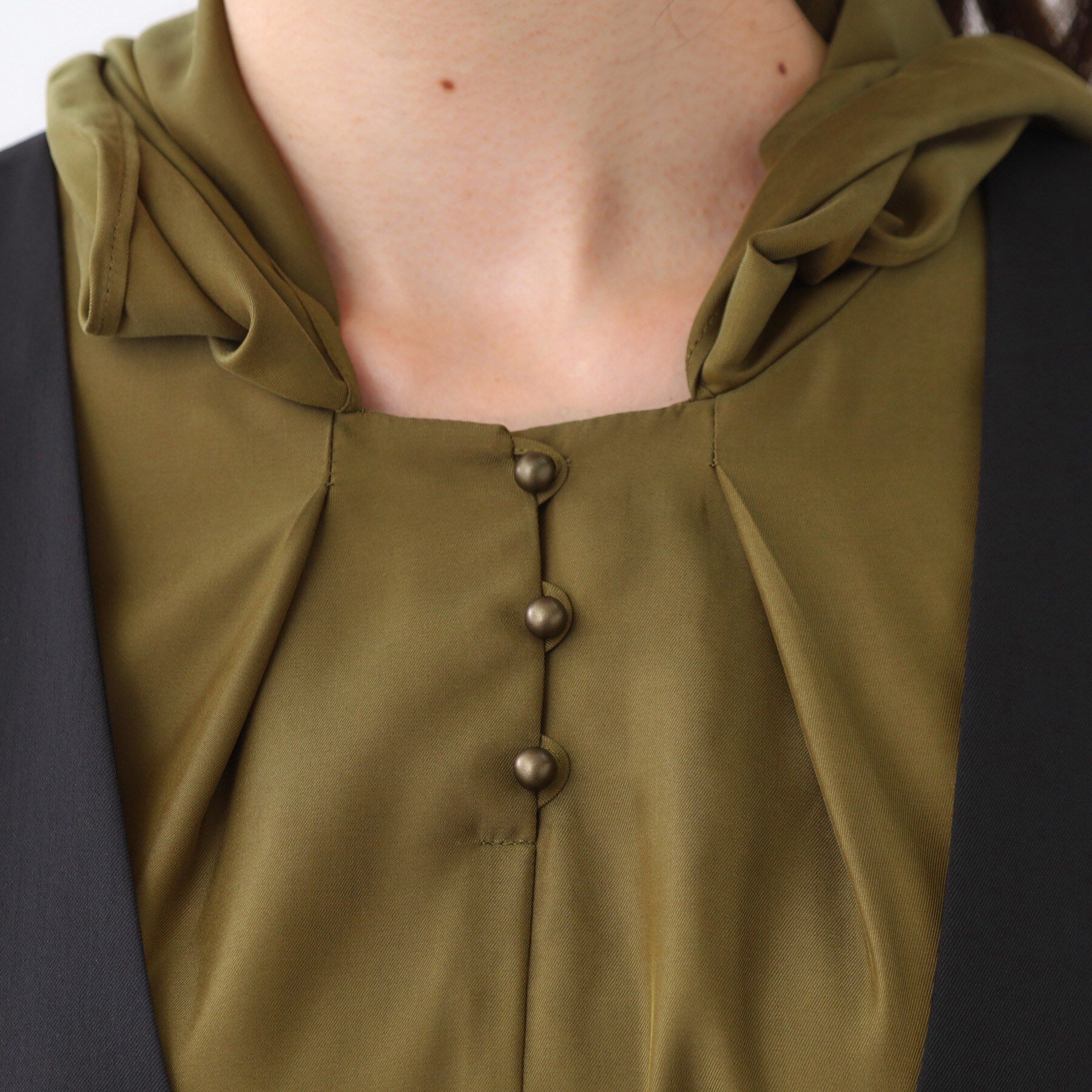 Reflect「【キレイめスタイル／通勤におすすめ◎】ボウタイシャンブレーカラーブラウス」|シャツ・ブラウス|