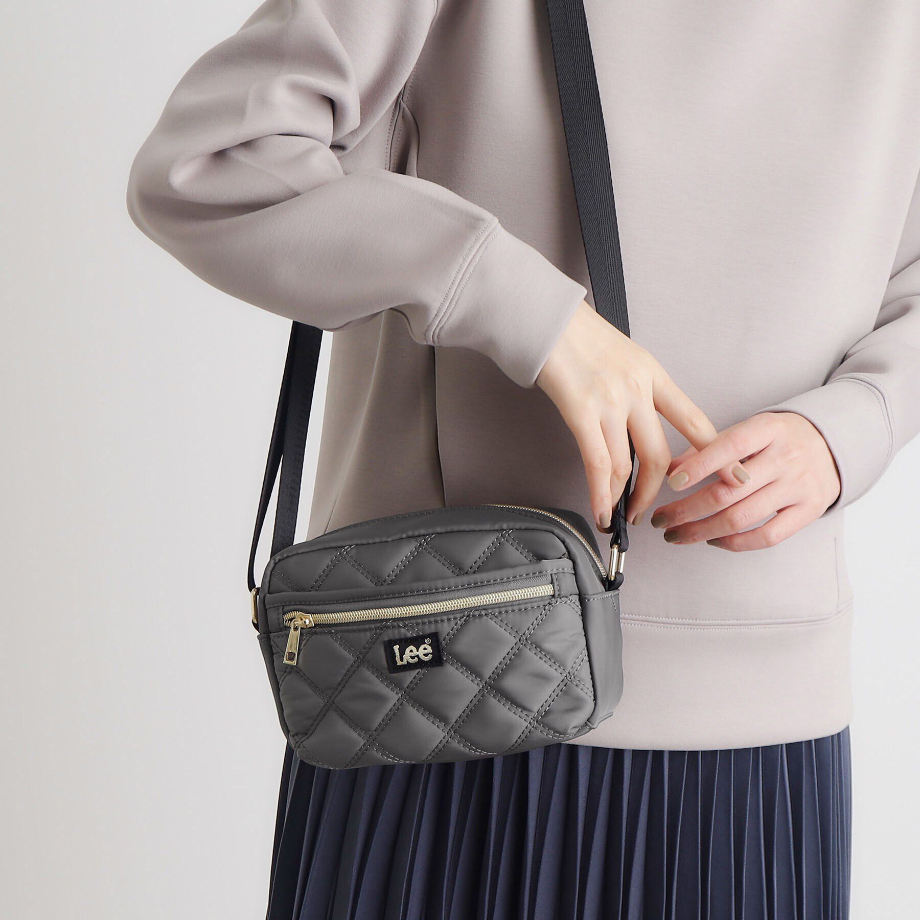 grove「【Lee別注】撥水キルトスクエアショルダー」|ショルダー・メッセンジャー|チャコールグレー(0