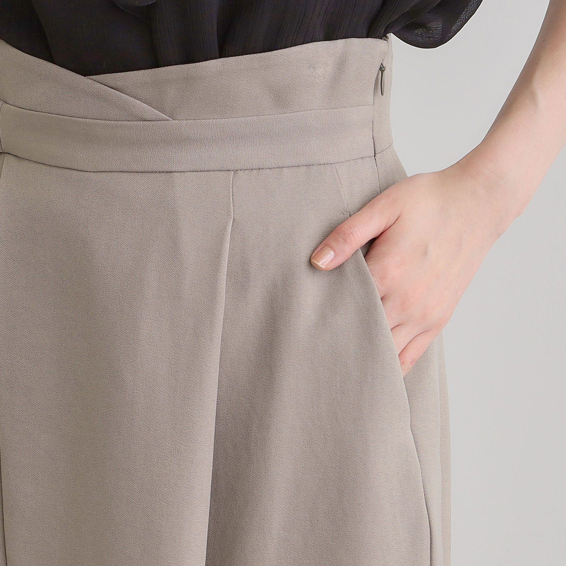 grove「エレガントに着こなすラップ風タックスカート」|スカート|