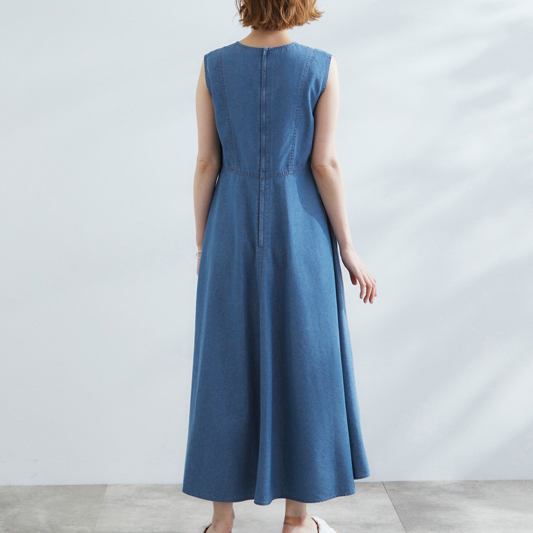 grove「すっきり見え 軽やかデニムノースリーブワンピース」|ワンピース|
