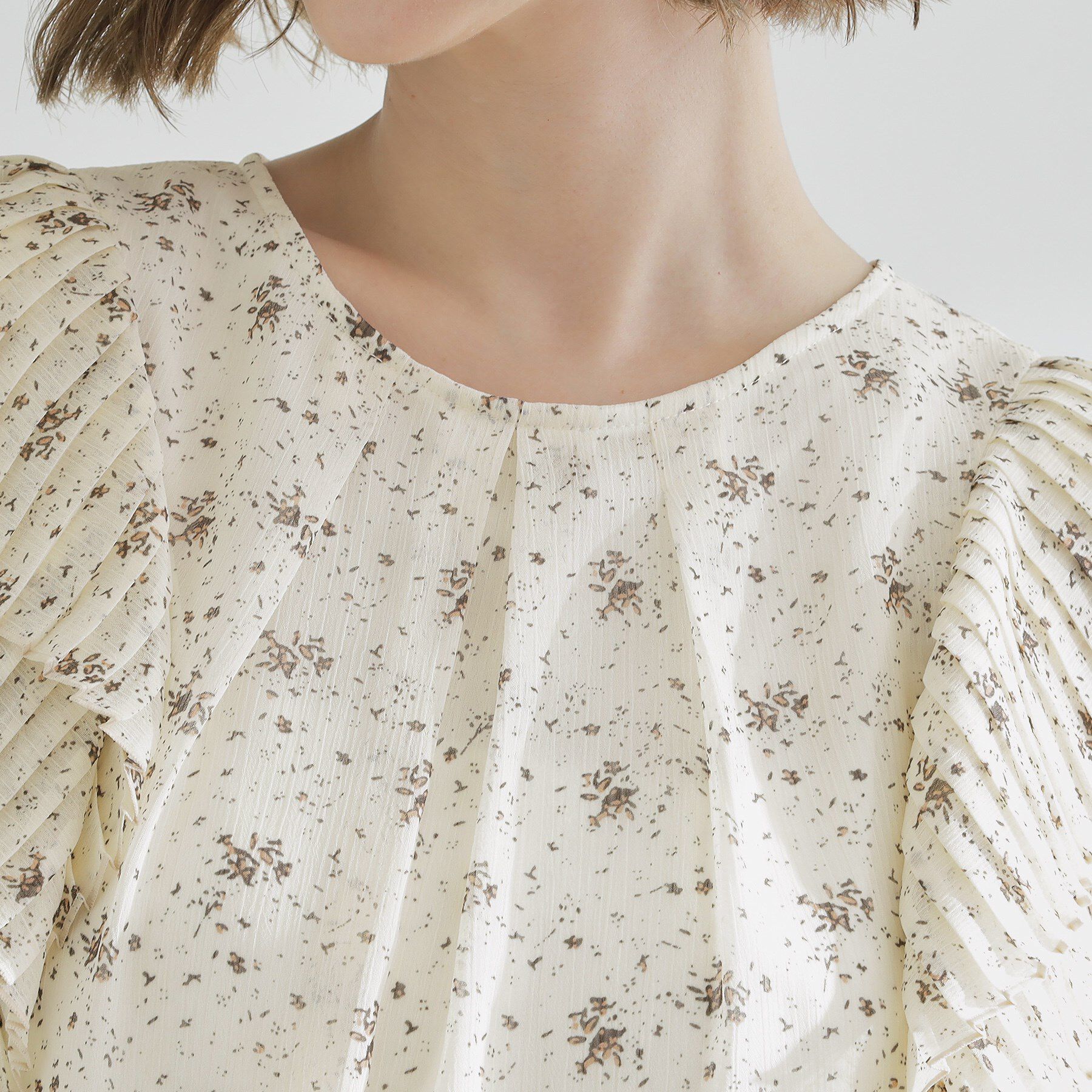 grove「プリーツが彩る 華やか花柄ブラウス」|シャツ・ブラウス|