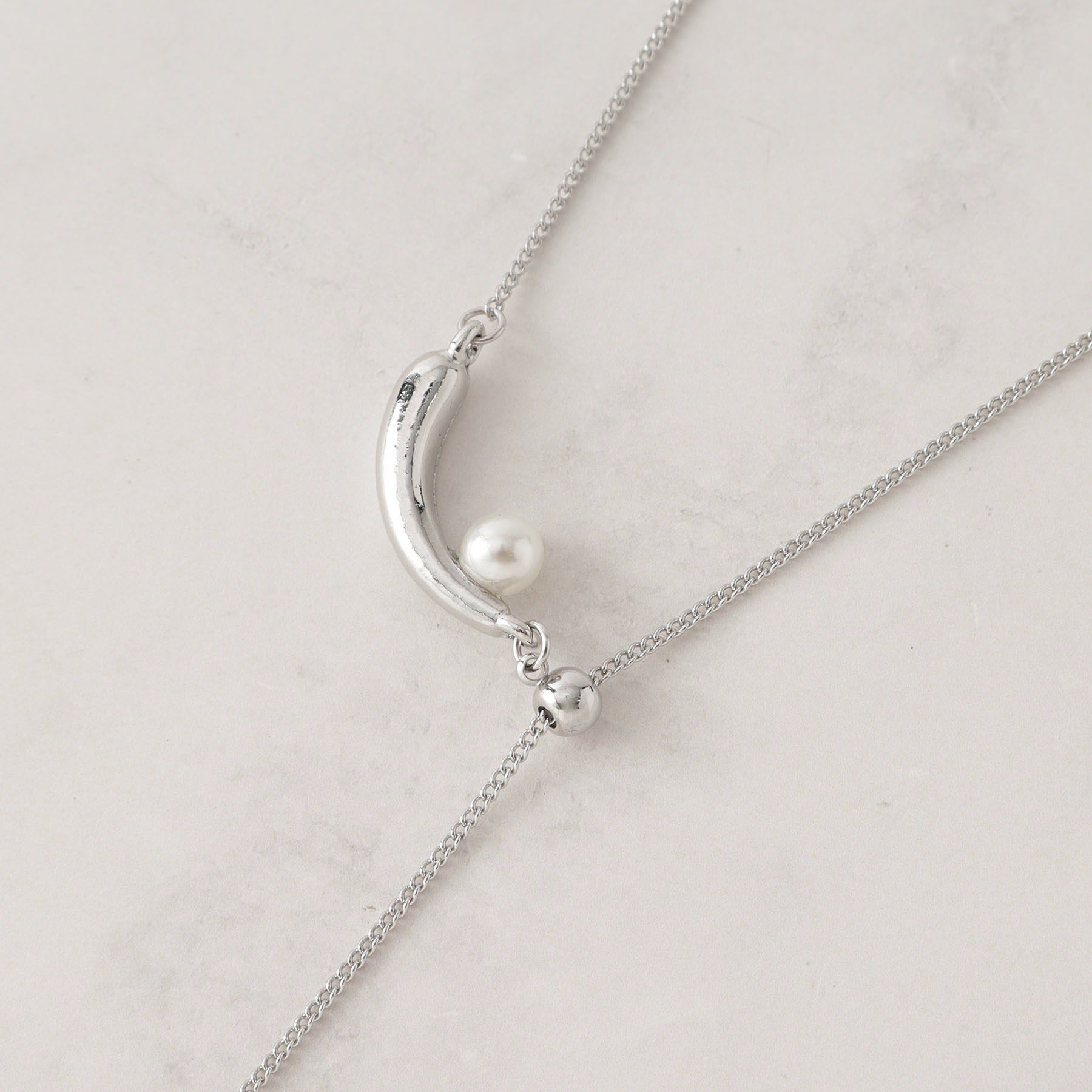 grove「三日月メタルパール調スライドネックレス」|ネックレス|