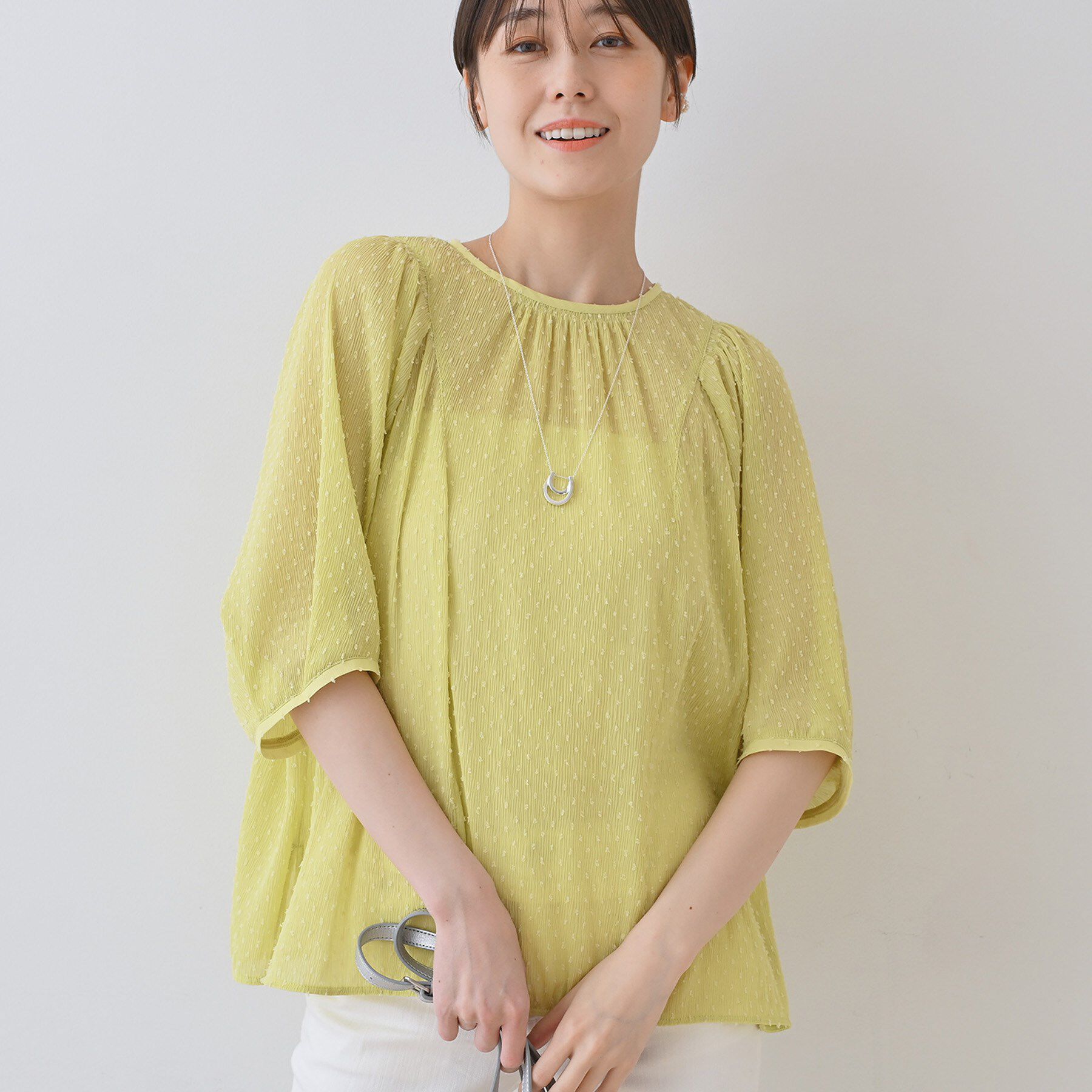 INDIVI「【洗える／ドット柄／凹凸素材】袖コンシャスドルマンブラウス」|シャツ・ブラウス|