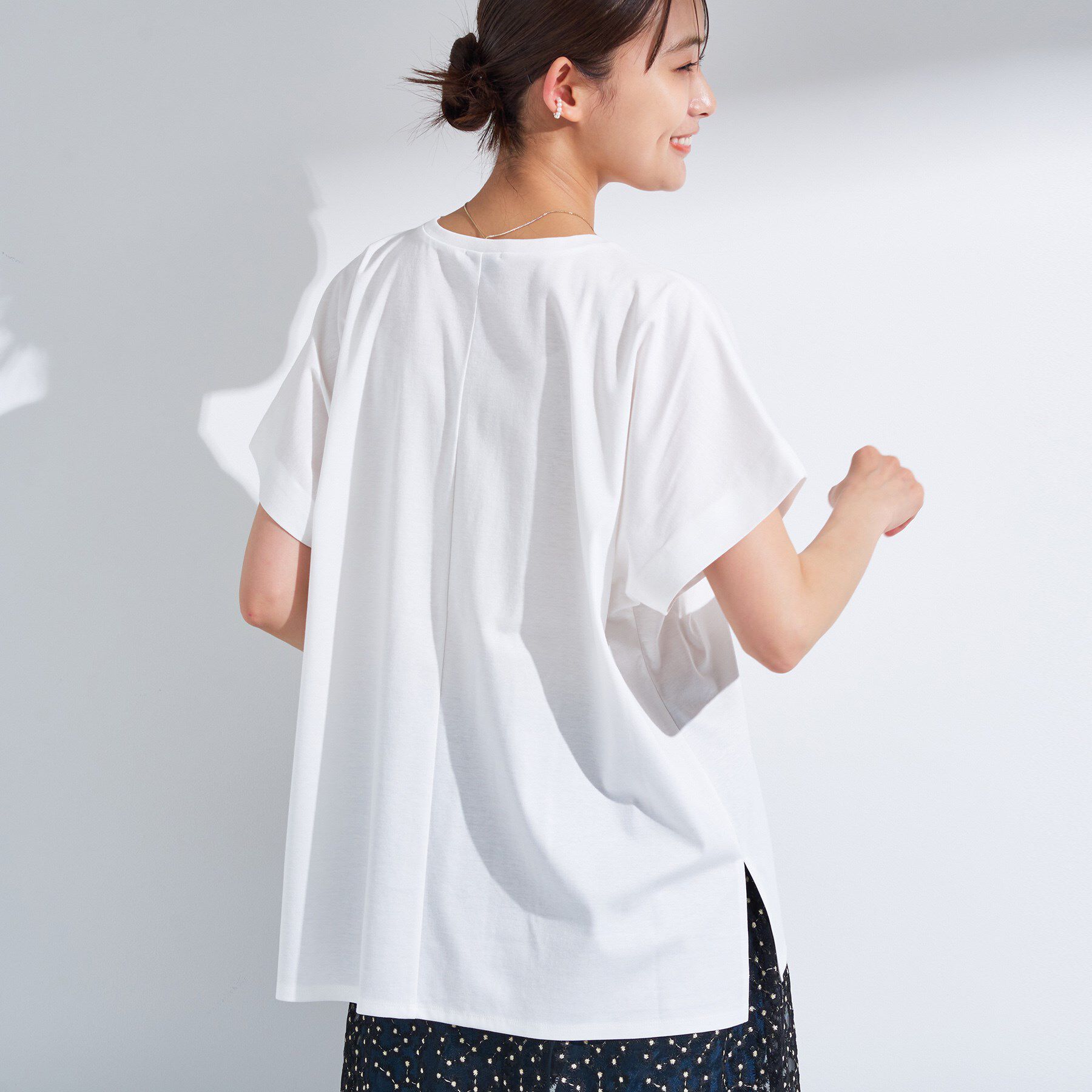 INDIVI「【洗える／汗ジミ防止】バイカラー＆アシメヘム Tシャツ」|Tシャツ・カットソー|