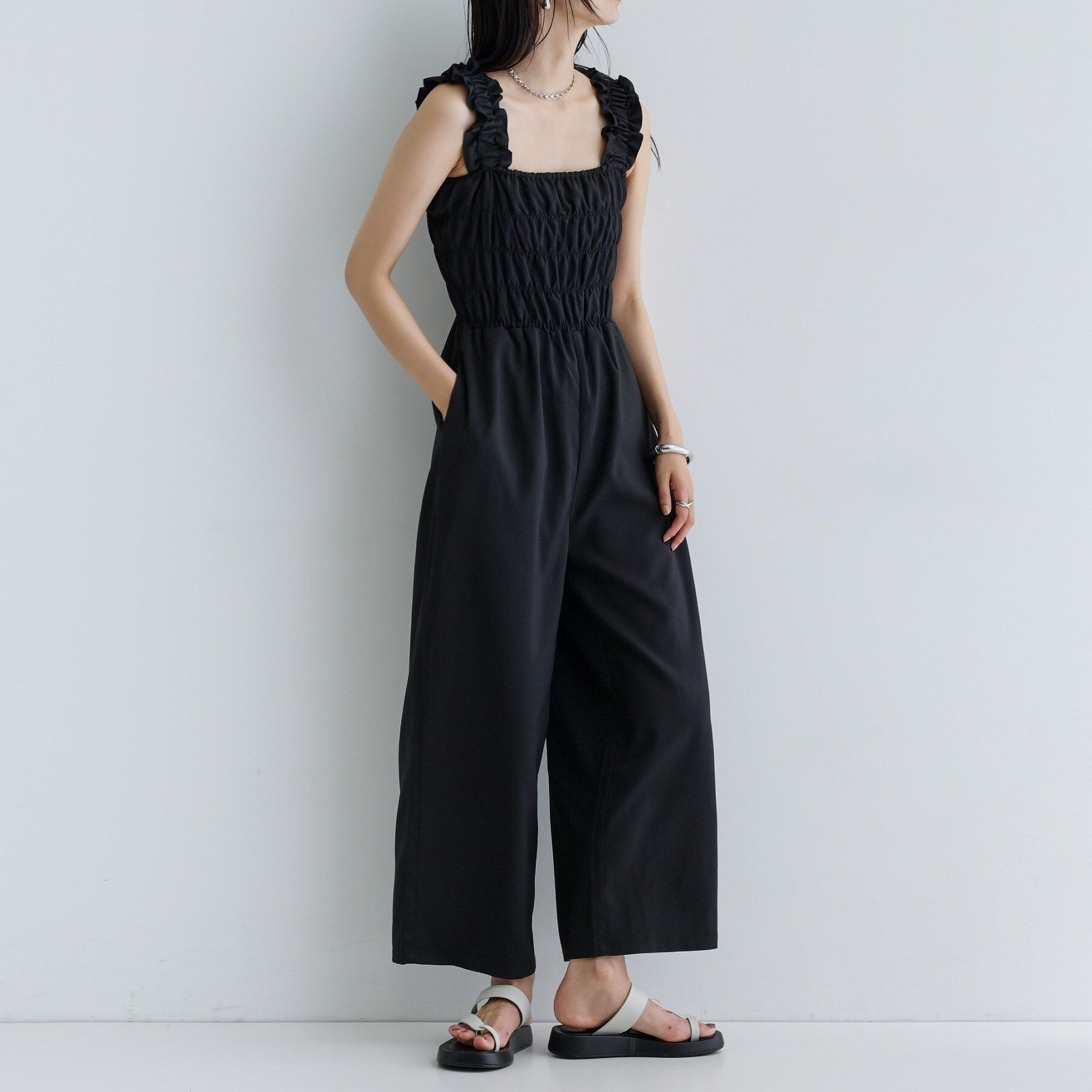 GALLEST「【一部店舗限定】ショルダーシャーリングサロペット」|オールインワン|ブラック(019)