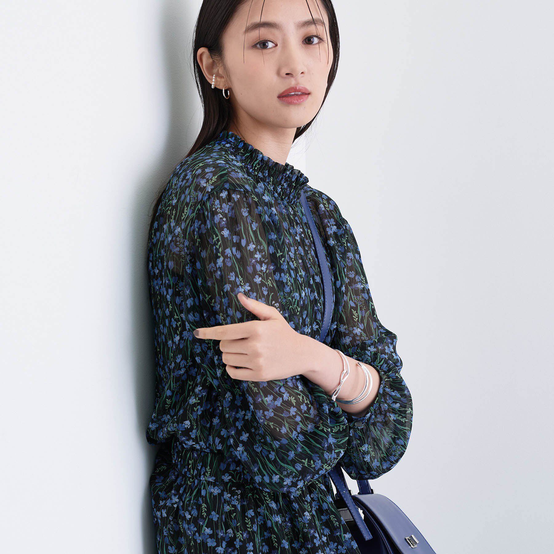INDIVI「【秋映え柄/セットアップ可能】フラワーシフォンブラウス」|シャツ・ブラウス|