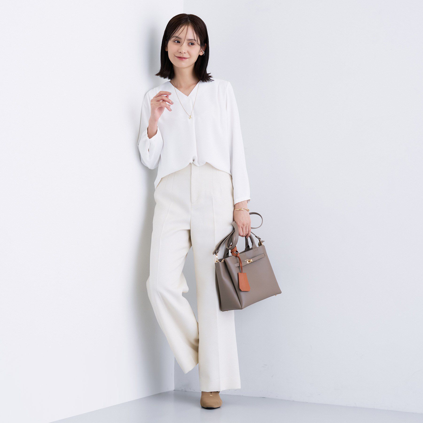 INDIVI「【通勤／イージーケア】Vネック ジョーゼットブラウス」|シャツ・ブラウス|