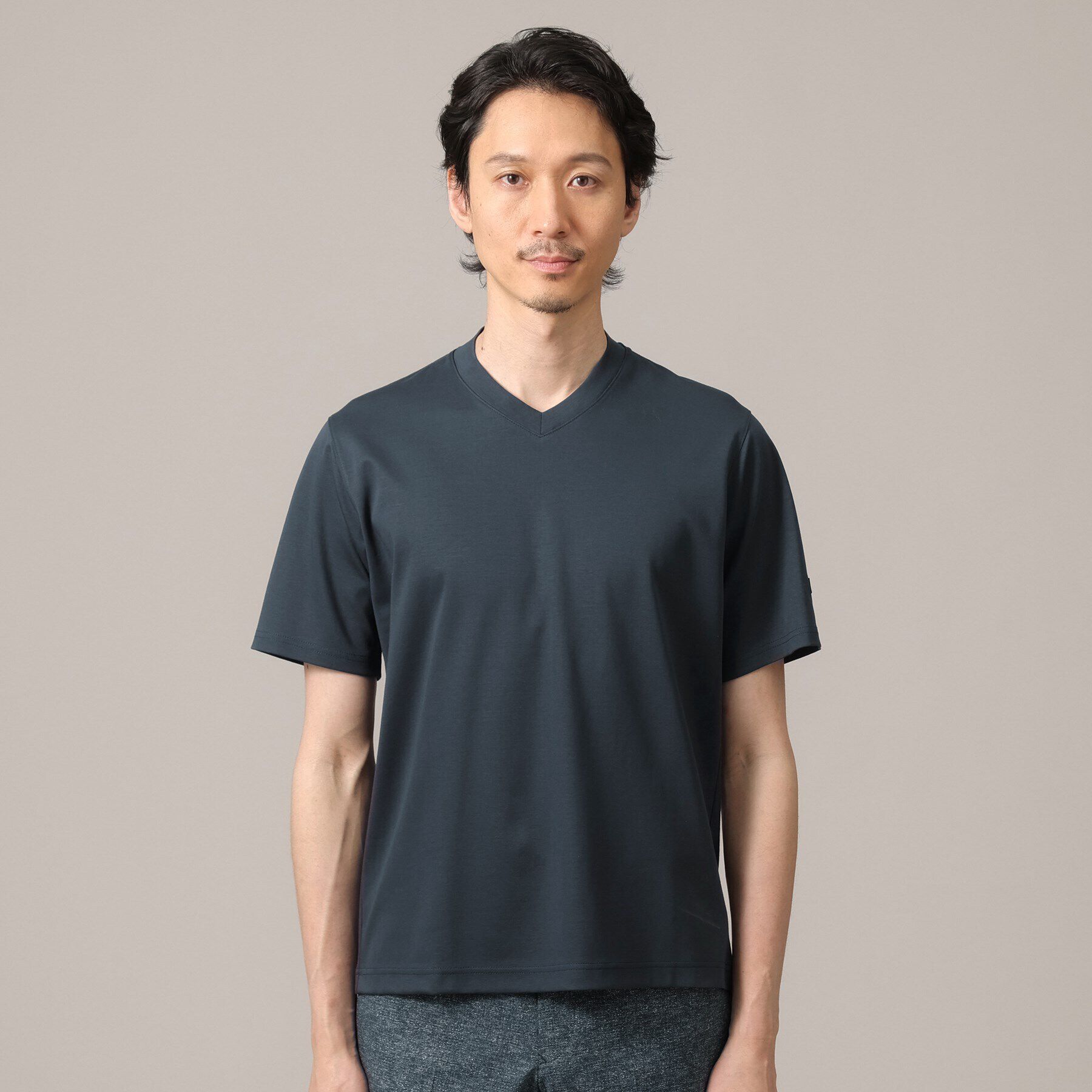 TAKEO KIKUCHI「【抗菌防臭】ジャケットインナー 半袖 Vカットソー」|Tシャツ・カットソー|