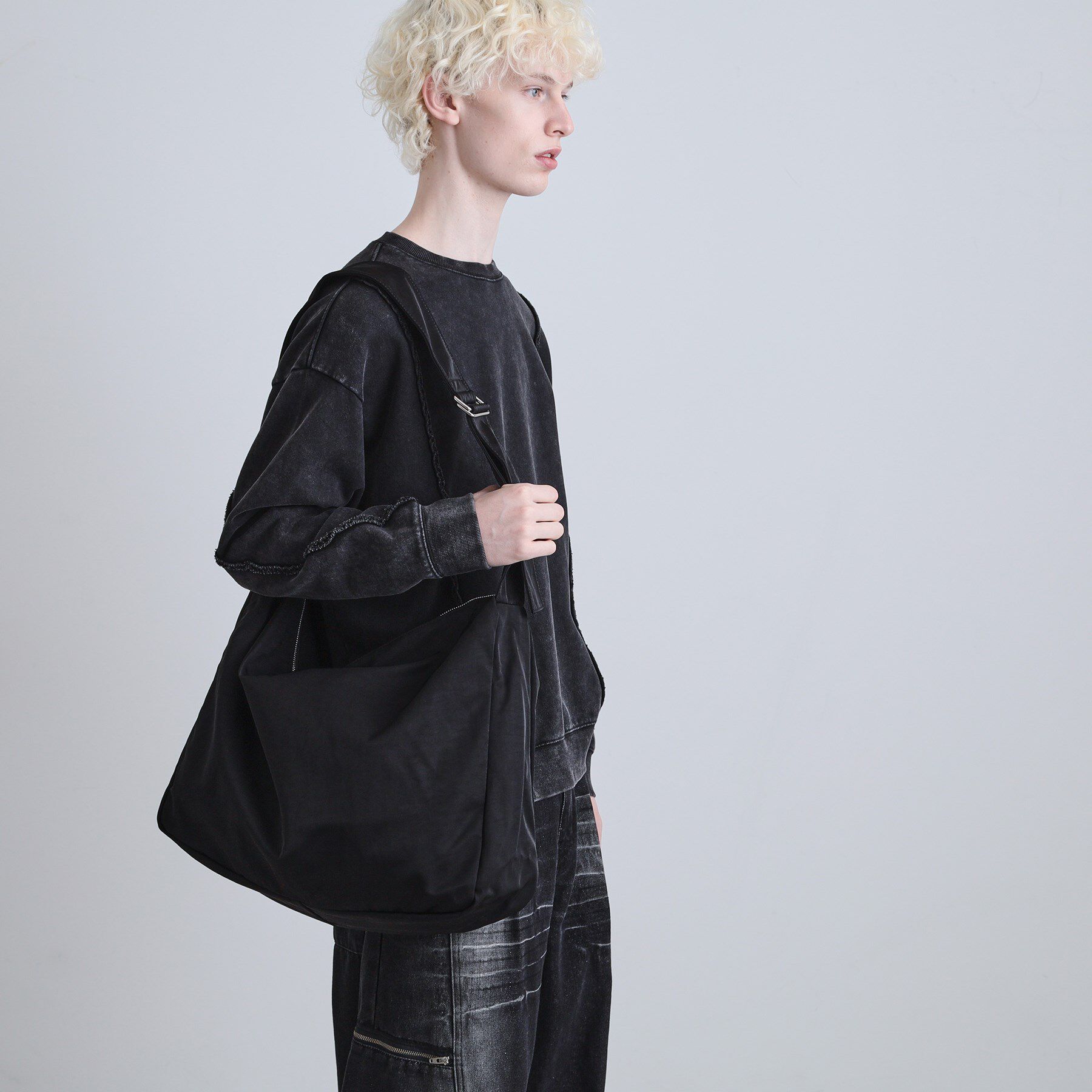 tk.TAKEO KIKUCHI「ルーズビッグショルダーバッグ／たすき掛け／ビッグ／A3サイズ収納可能」|ショルダー・メッセンジャー|