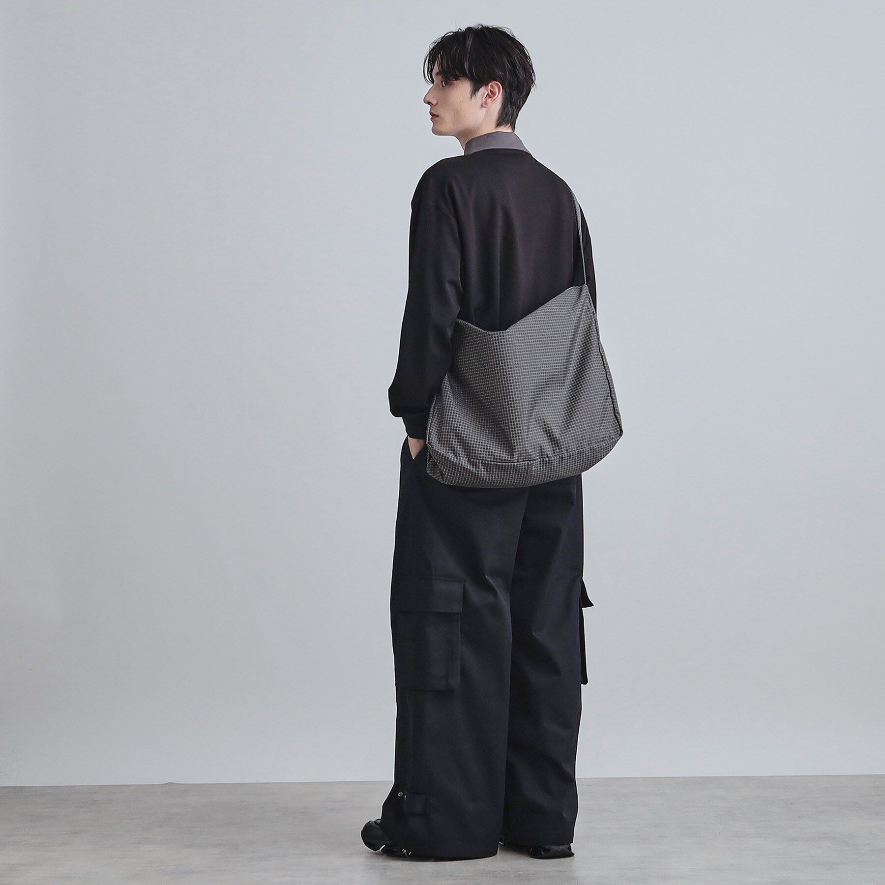 tk.TAKEO KIKUCHI「ルーズビッグショルダーバッグ／たすき掛け／ビッグ／A3サイズ収納可能」|ショルダー・メッセンジャー|