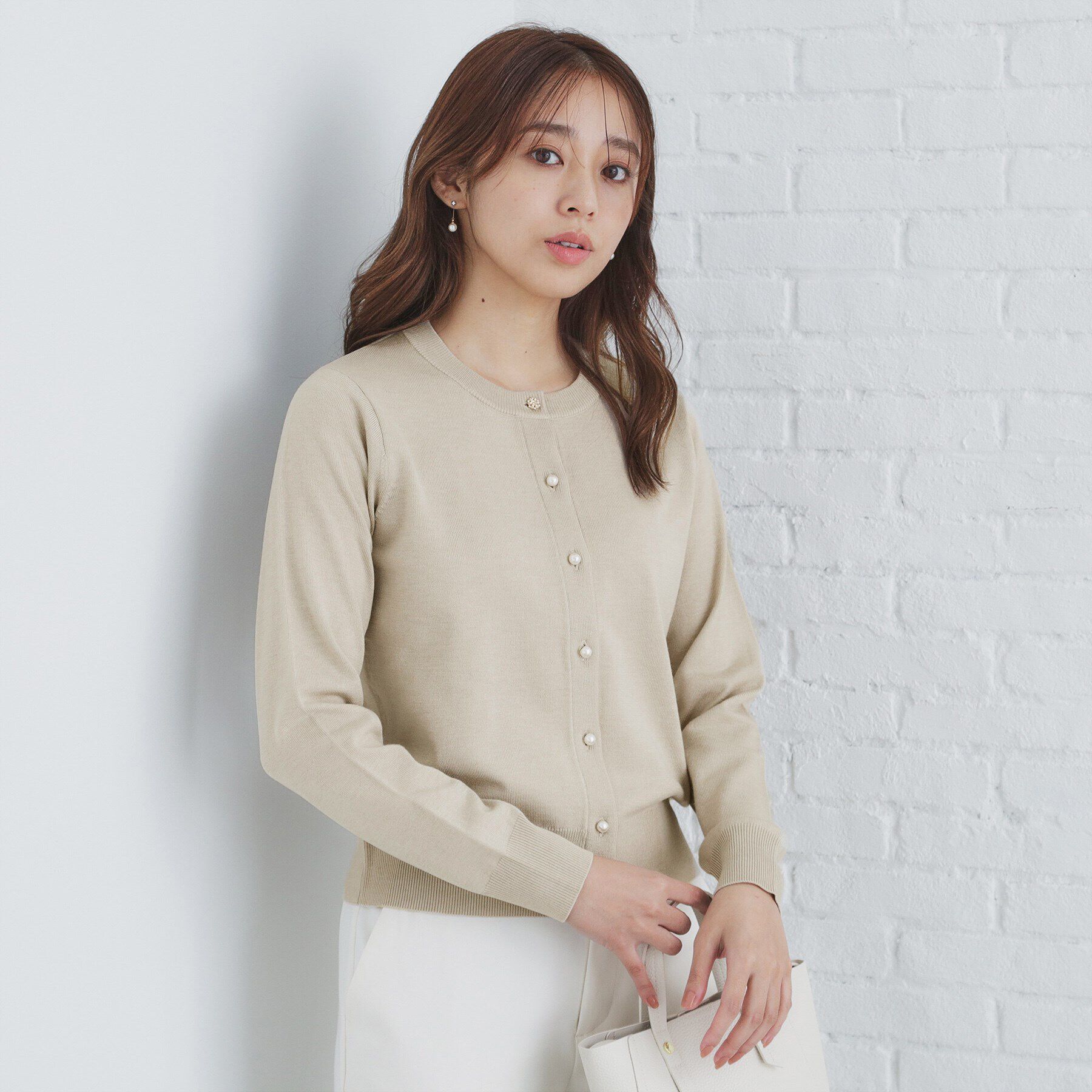 index「≪エマール検証済≫7colorビジュー釦クルーネックカーディガン【洗濯機洗い可】」|カーディガン|グレージュ(050)