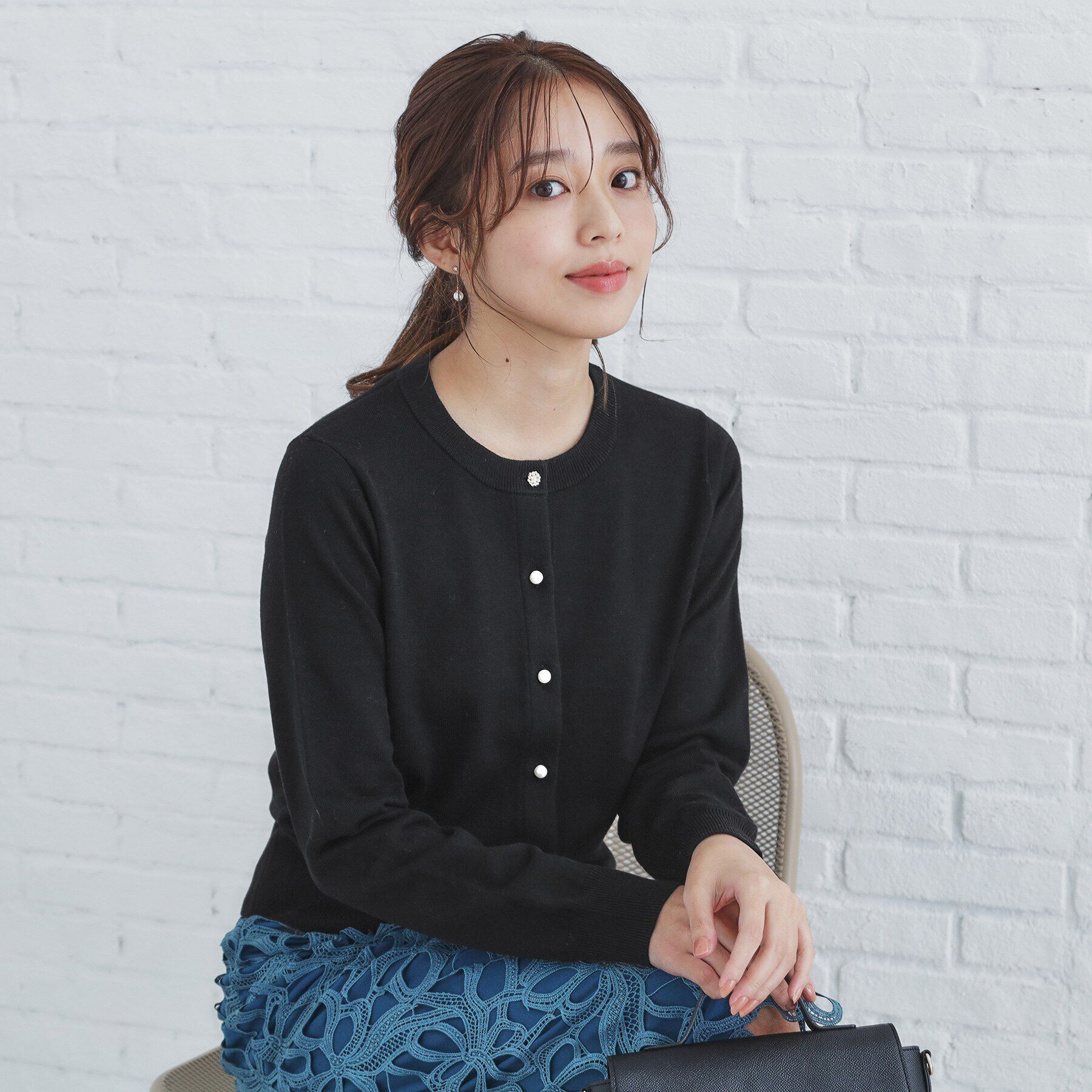 index「≪エマール検証済≫7colorビジュー釦クルーネックカーディガン【洗濯機洗い可】」|カーディガン|ブラック(819)
