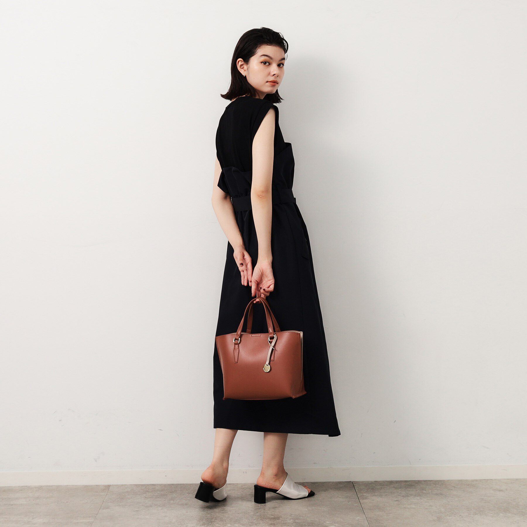 OPAQUE.CLIP「【2WAY／通勤対応】バイカラースムース合皮ミドルバッグ」|トートバッグ|