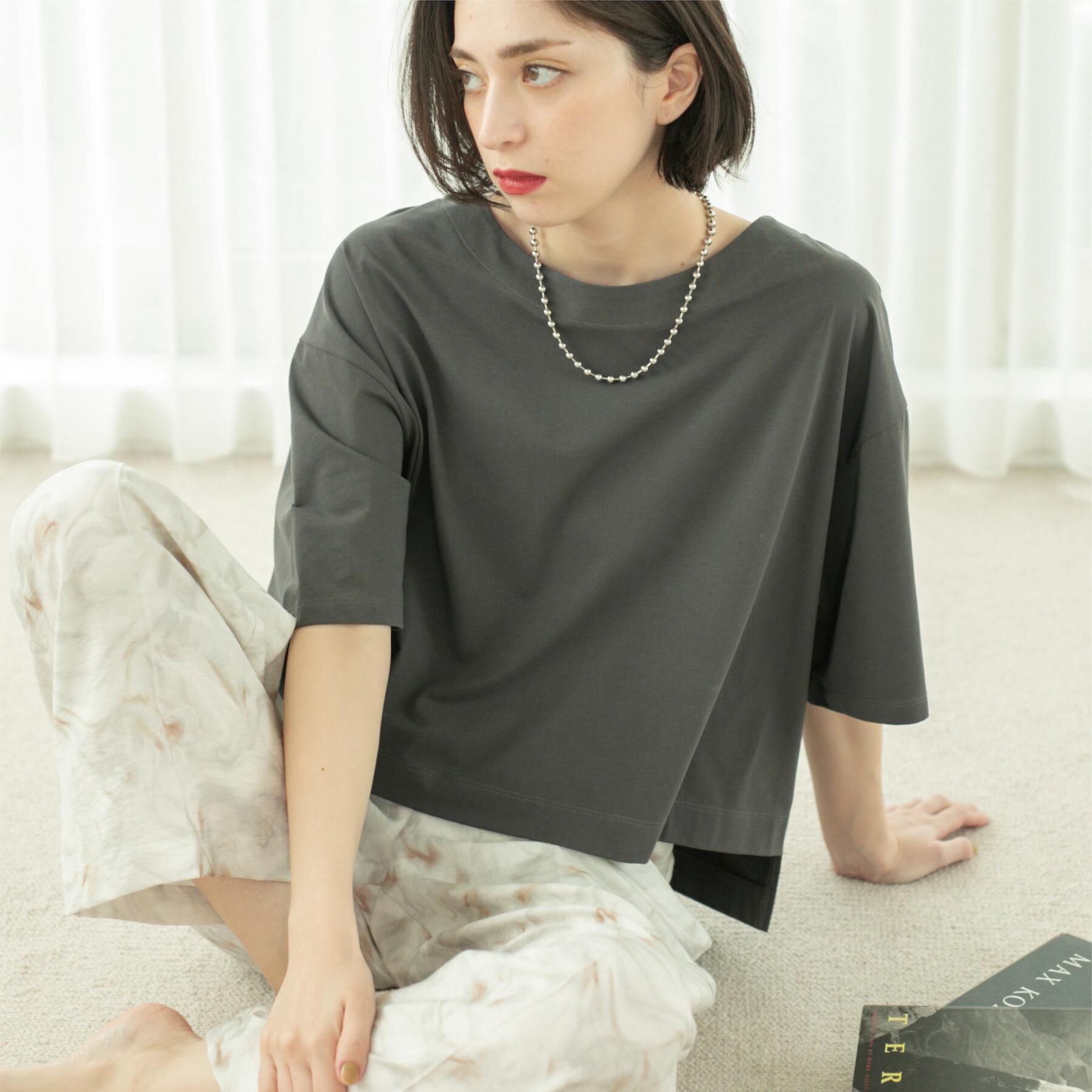 OPAQUE.CLIP「ボートネックショートTシャツ【洗濯機洗い可】」|Tシャツ・カットソー|チャコールグレー(0