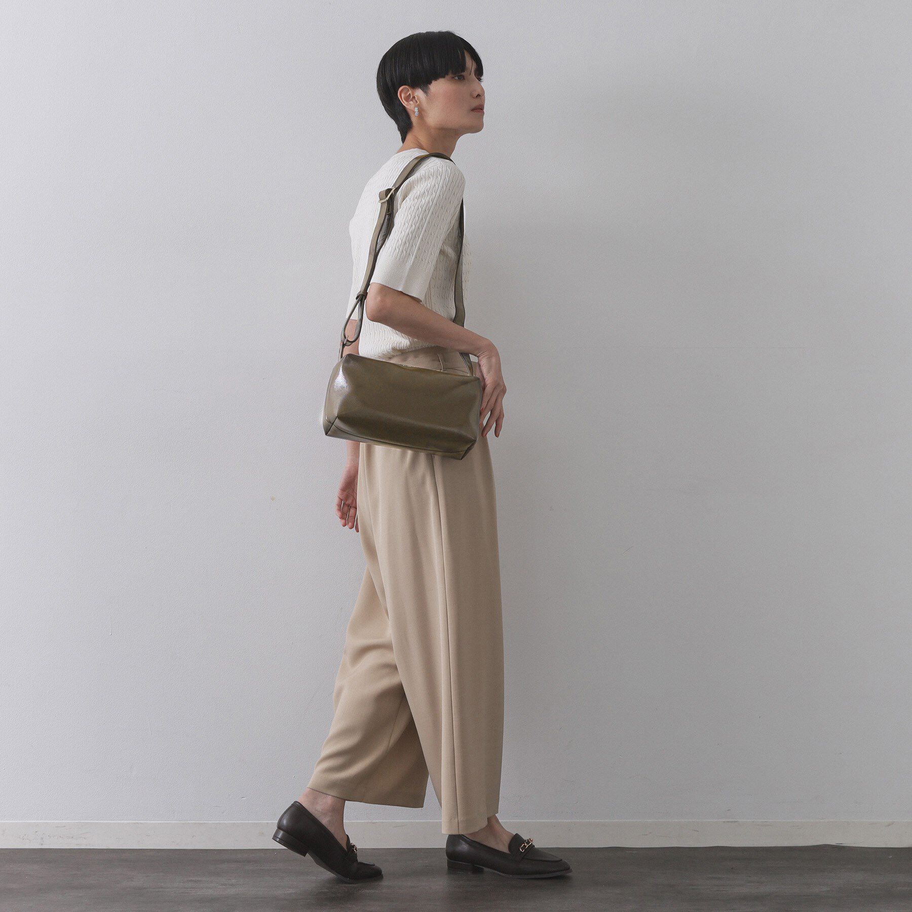 OPAQUE.CLIP「【2WAY】エナメルワイドスクエアボストンバッグ」|ショルダー・メッセンジャー|