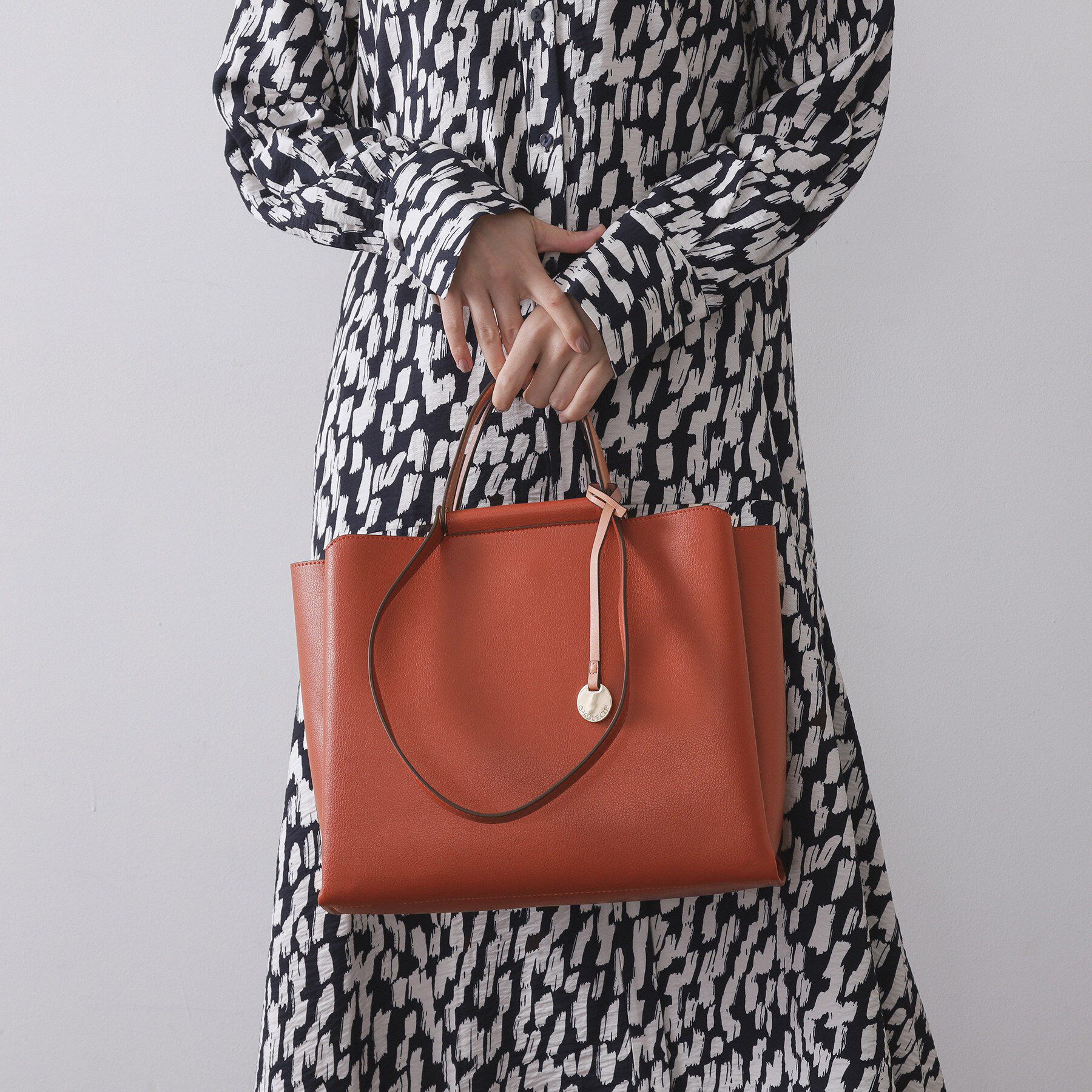 OPAQUE.CLIP「【軽量／2WAY／A4サイズ対応】3層仕様大容量合皮トートバッグ」|トートバッグ|