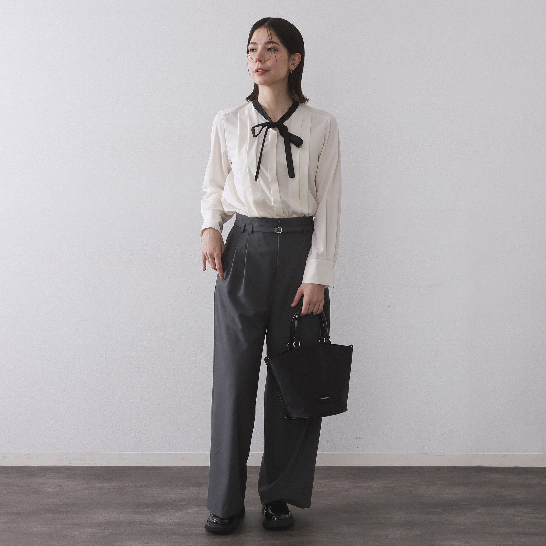 OPAQUE.CLIP「【マルチWAY】ミニショルダーとしても使える！バッグインポーチ付きミドルトートバッグ」|トートバッグ|