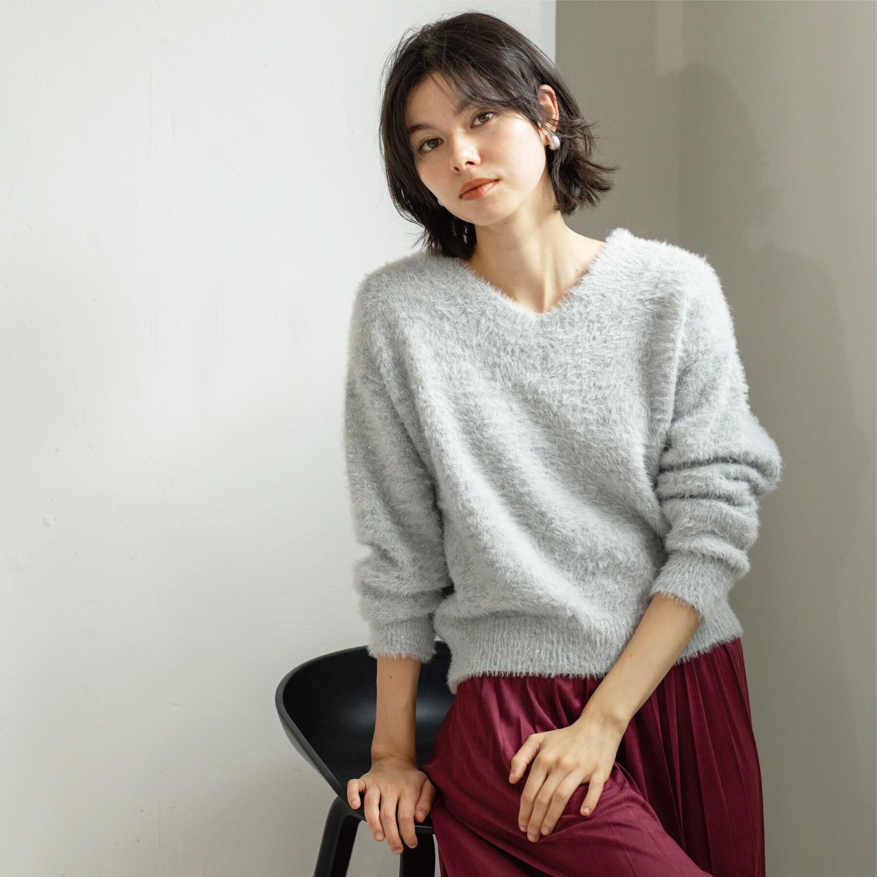 OPAQUE.CLIP「スパンコールフェザーVネックニット【洗濯機OK】」|ニット・セーター|