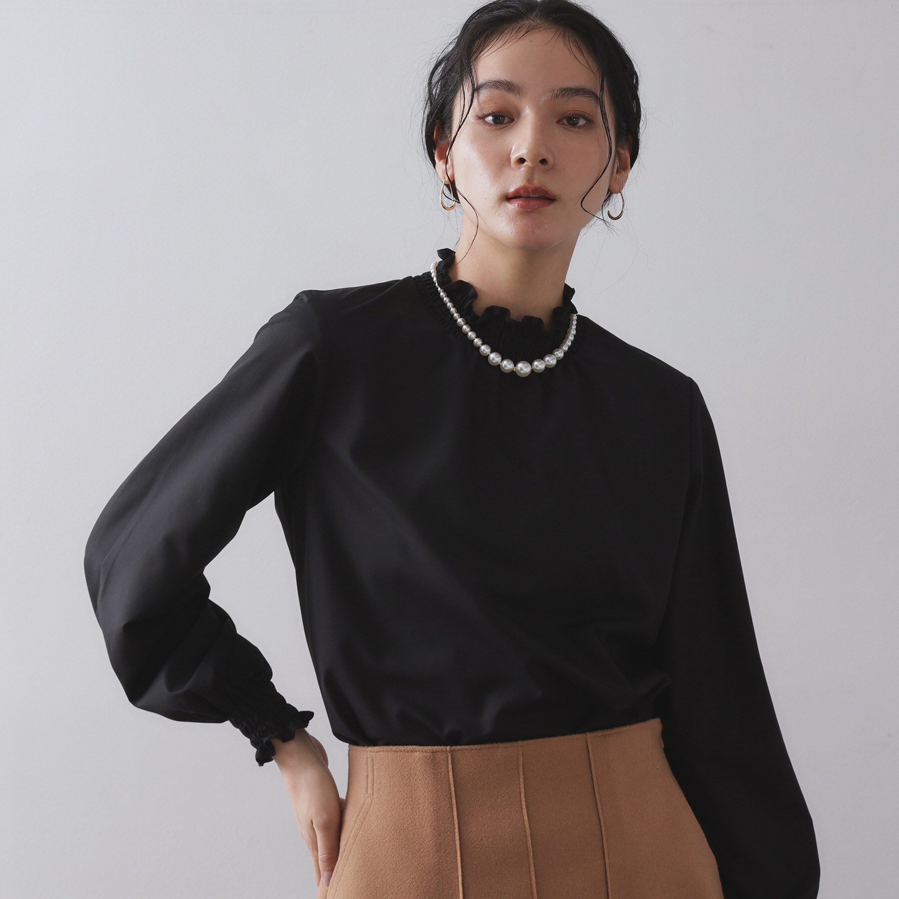 OPAQUE.CLIP「シャーリングハイネックブラウス【洗濯機OK】」|シャツ・ブラウス|ブラック(019)