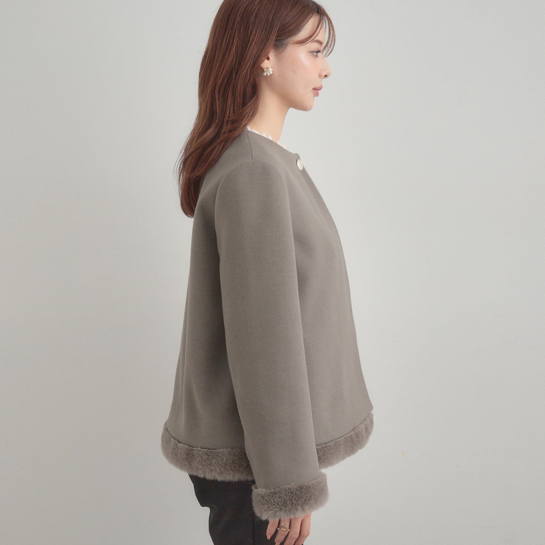 Couture broach「【大人レディ・フェイクファー取り外し可能】ケープ風ショートコート」|ノーカラーコート|