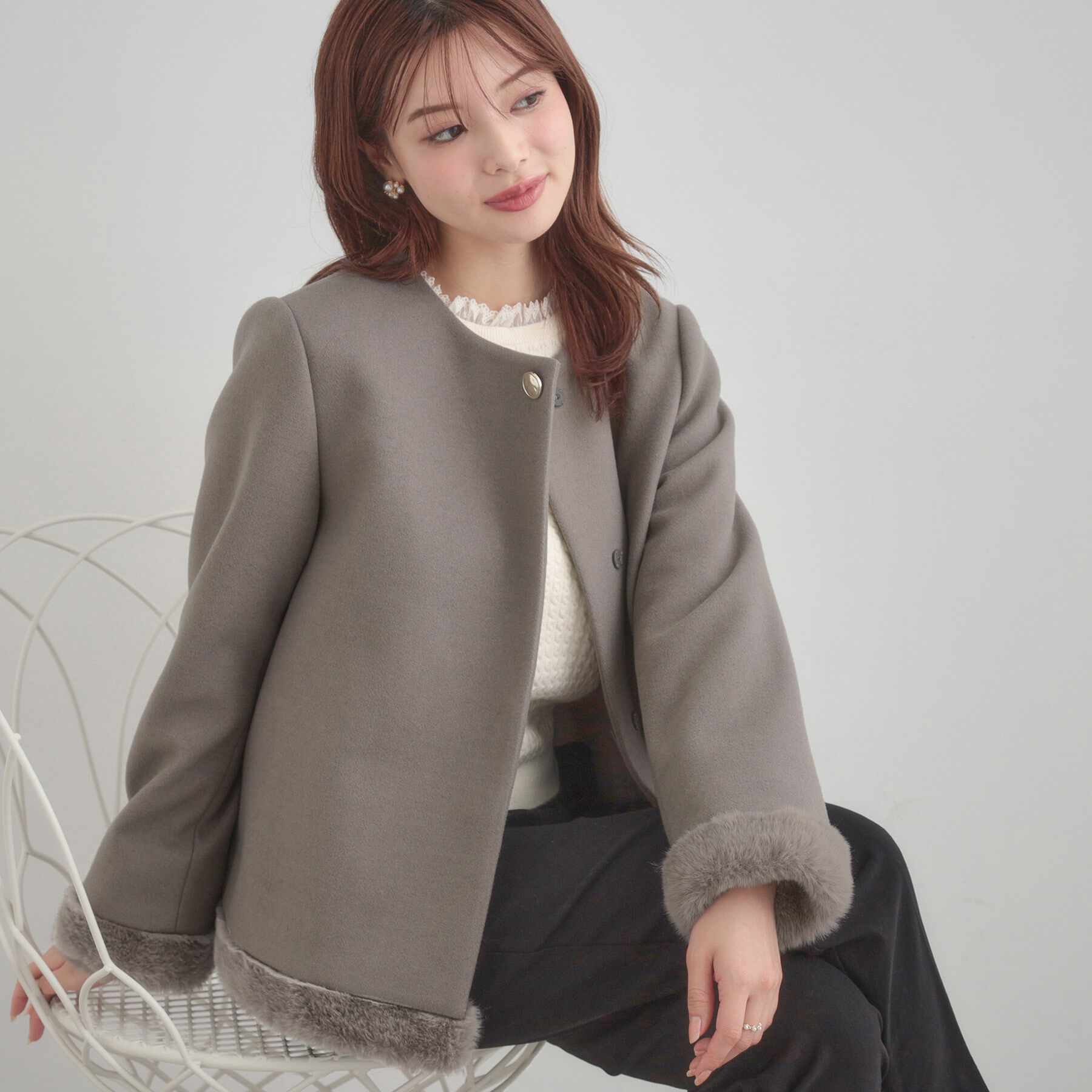 Couture broach「【大人レディ・フェイクファー取り外し可能】ケープ風ショートコート」|ノーカラーコート|トープ(054)