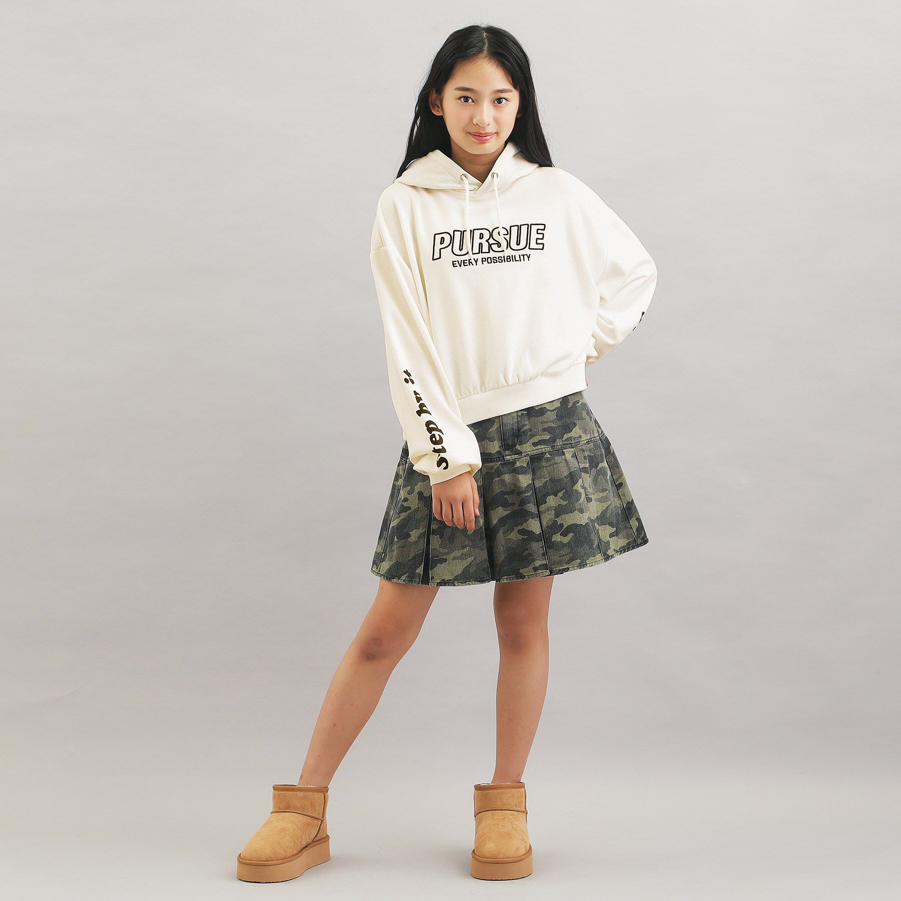 PINK-latte「袖ロゴプリント短丈パーカー」|パーカー|