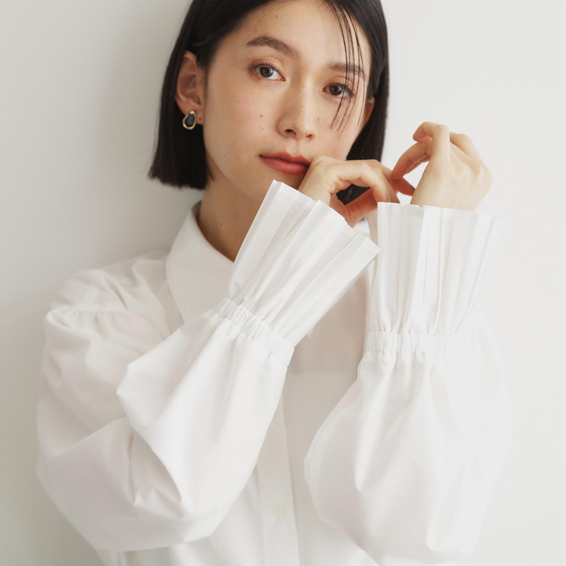 THE SHOP TK「袖プリーツ&バックシャーリングシャツ【体型カバー/洗える】」|シャツ・ブラウス|