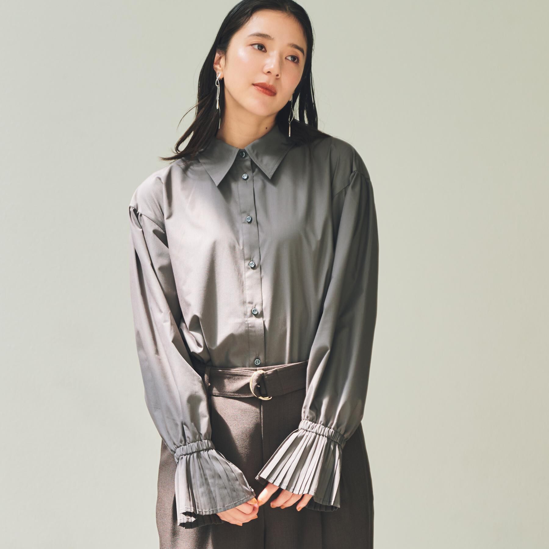 THE SHOP TK「袖プリーツ&バックシャーリングシャツ【体型カバー/洗える】」|シャツ・ブラウス|スミクロ(018)