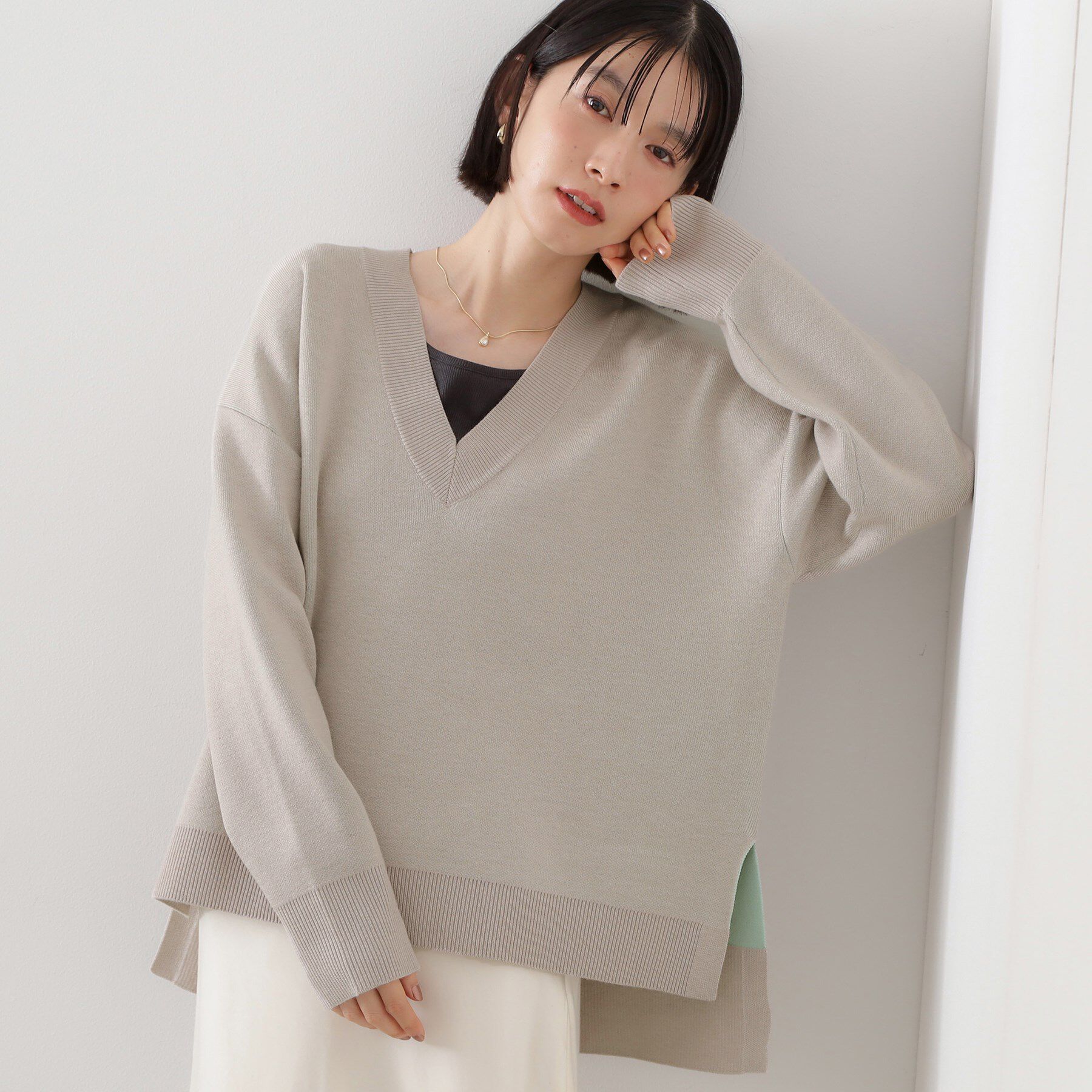 THE SHOP TK「【体型カバー】ゆったり サイドスリットニット」|ニット・セーター|グレージュ(050)