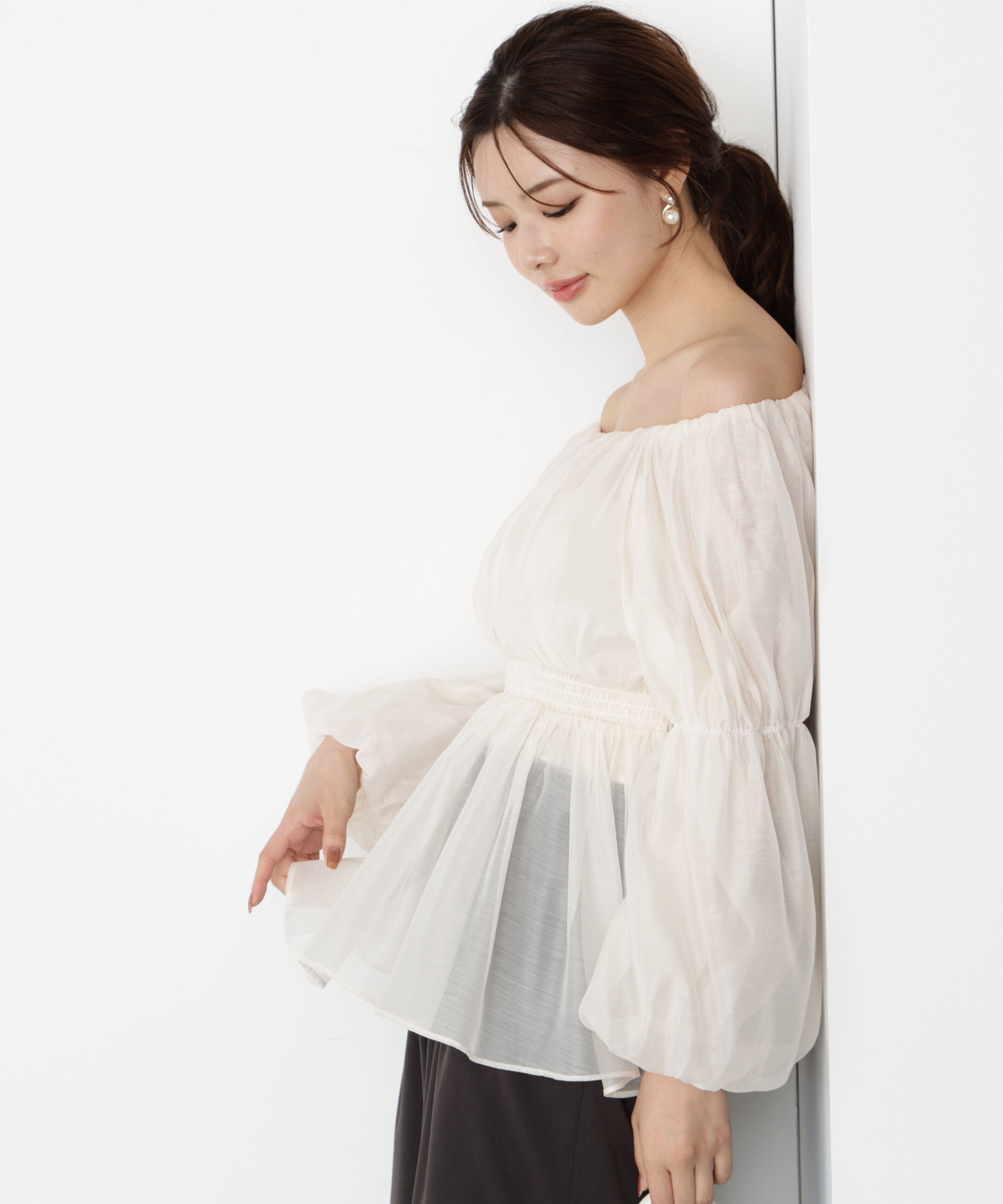 PROPORTION BODY DRESSING「＜ウォッシャブル＞バルーンスリーブオフショルブラウス 25AW」|シャツ・ブラウス|