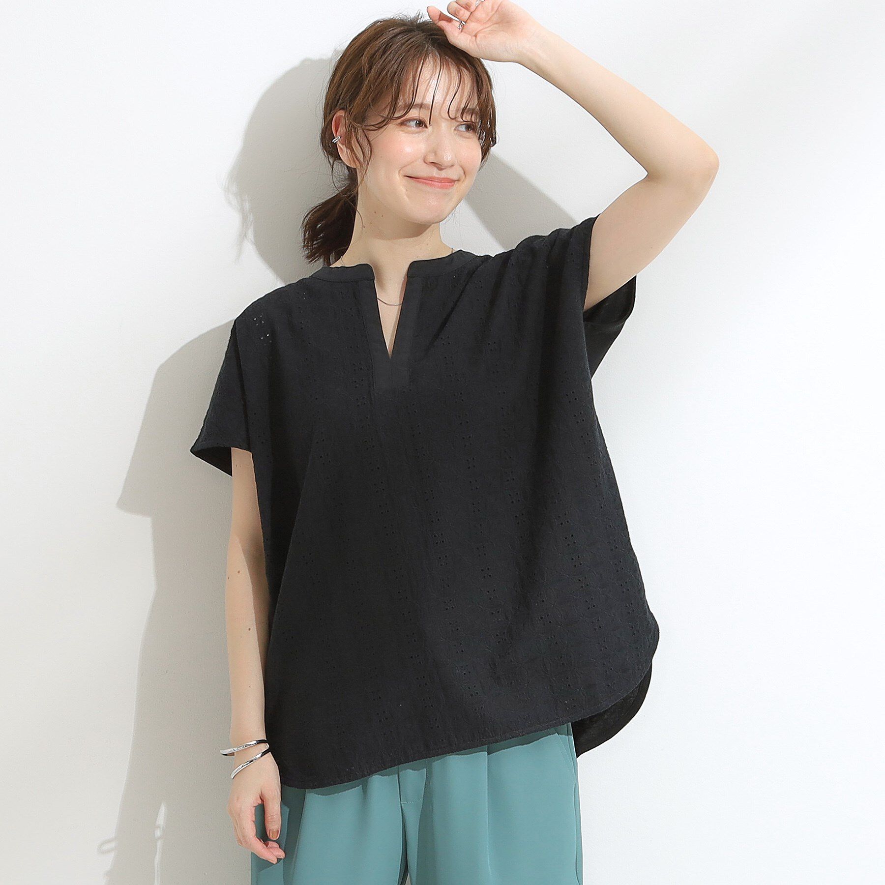 SHOO･LA･RUE「【S-LL】抜け感とすっきり見えを叶える 刺繍レース スキッパー襟トップス」|Tシャツ・カットソー|