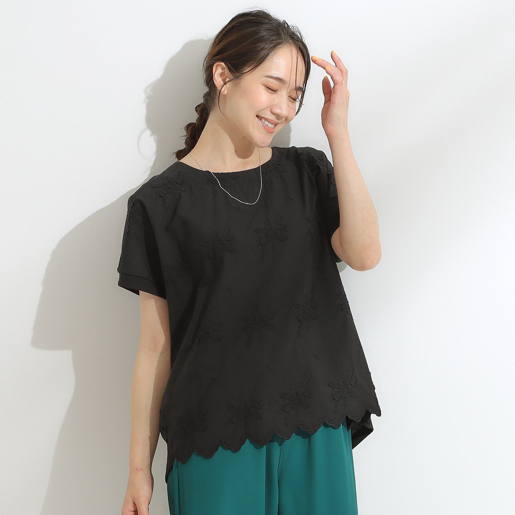 SHOO･LA･RUE「【洗える/S-LL】インせず着られる さらっと大人上品 刺繍トップス」|Tシャツ・カットソー|