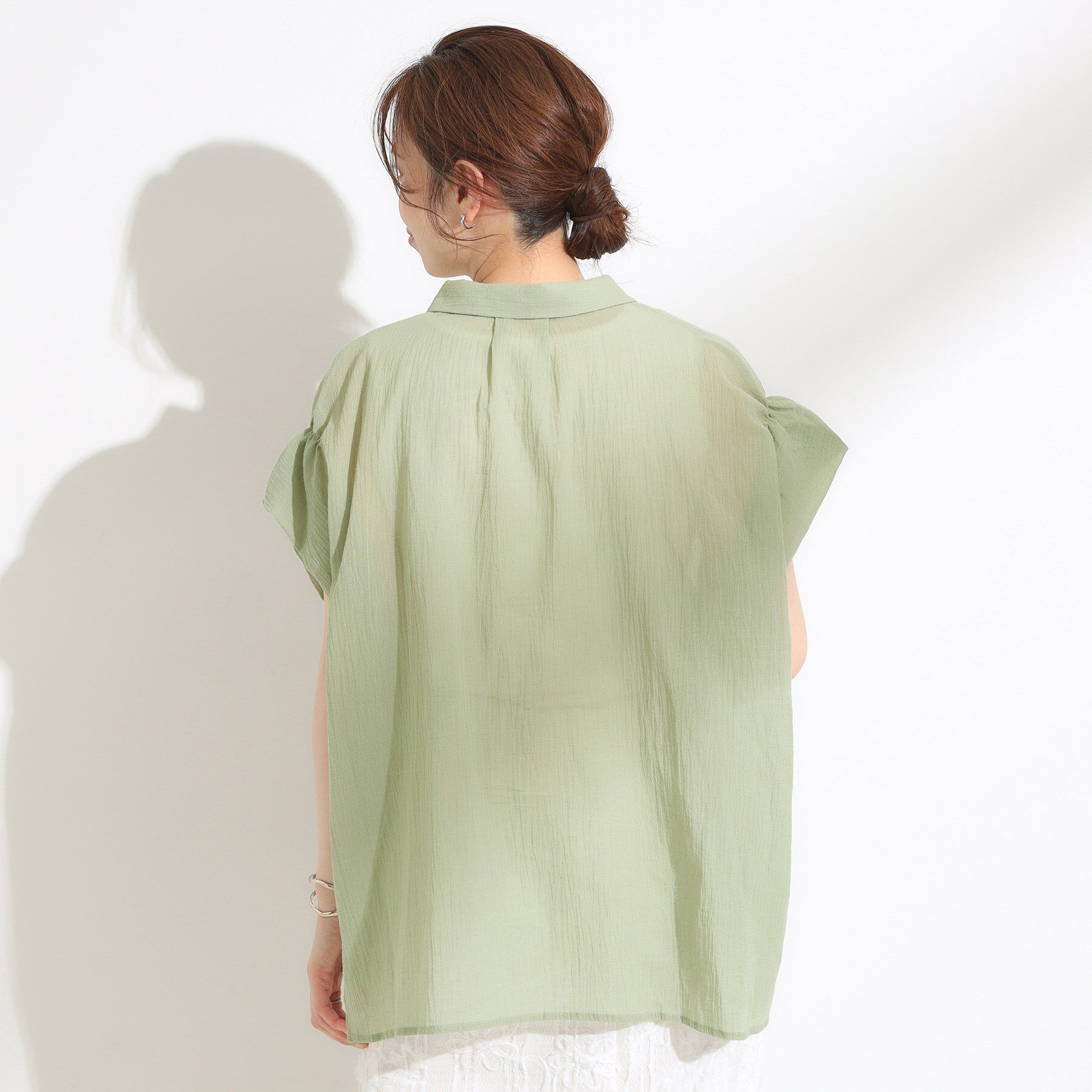 SHOO･LA･RUE「【S-LL】さらシャリコットン 上品なシアー感のフロントボタンシャツ」|シャツ・ブラウス|