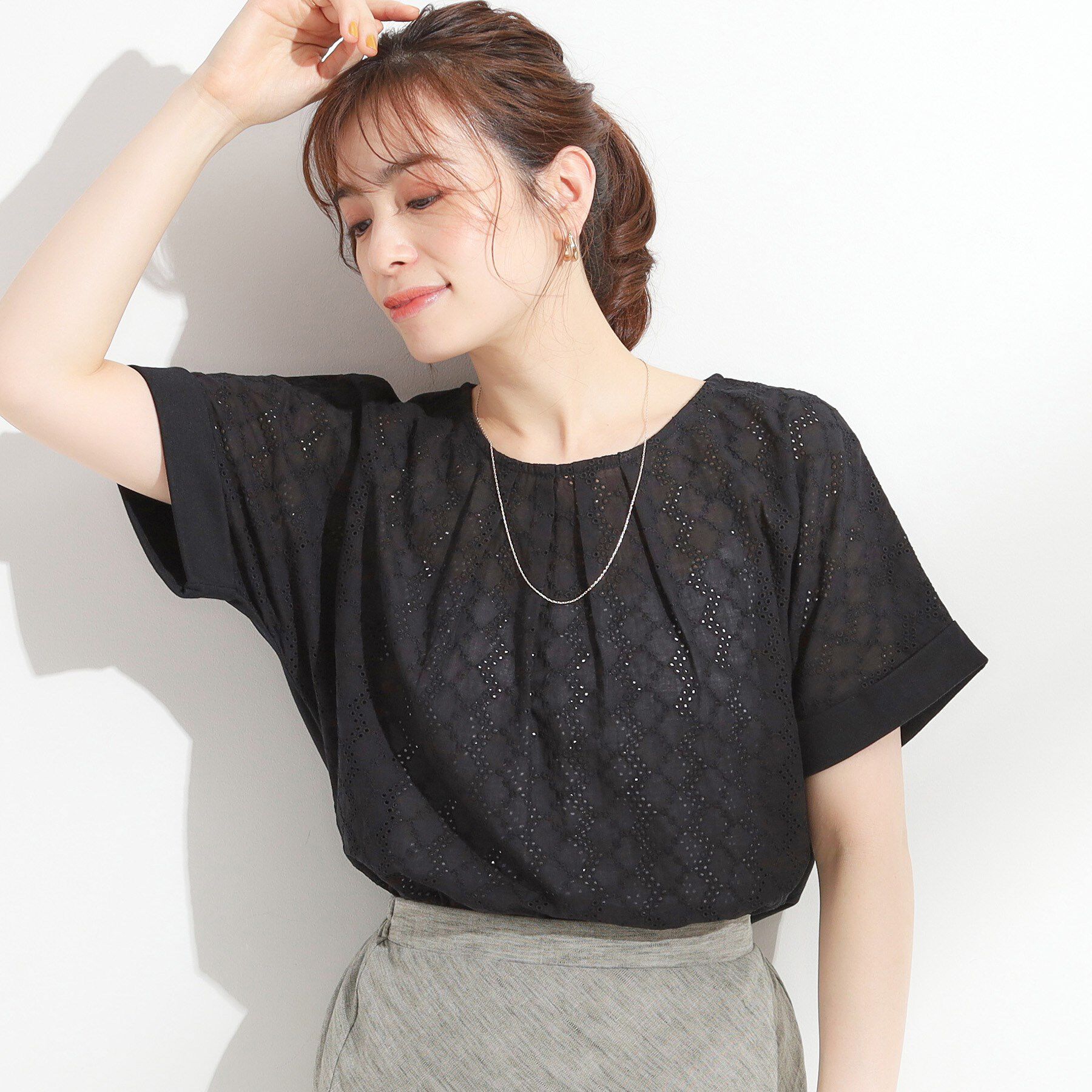 SHOO･LA･RUE「【S-LL】大人の上品な甘さ 刺繍レース切り替えトップス」|Tシャツ・カットソー|ブラック(019)