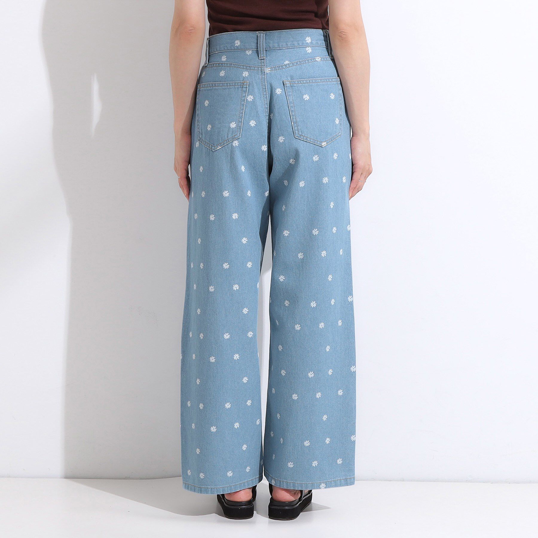 SHOO･LA･RUE「【S-LL】周りと差がつく デイジー柄デニムワイドパンツ」|デニム|