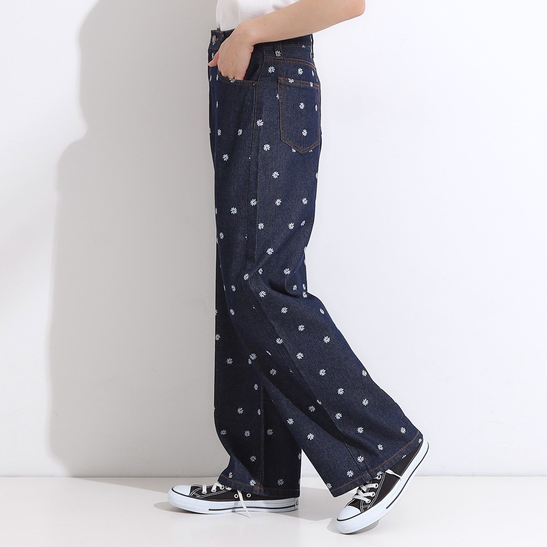 SHOO･LA･RUE「【S-LL】周りと差がつく デイジー柄デニムワイドパンツ」|デニム|